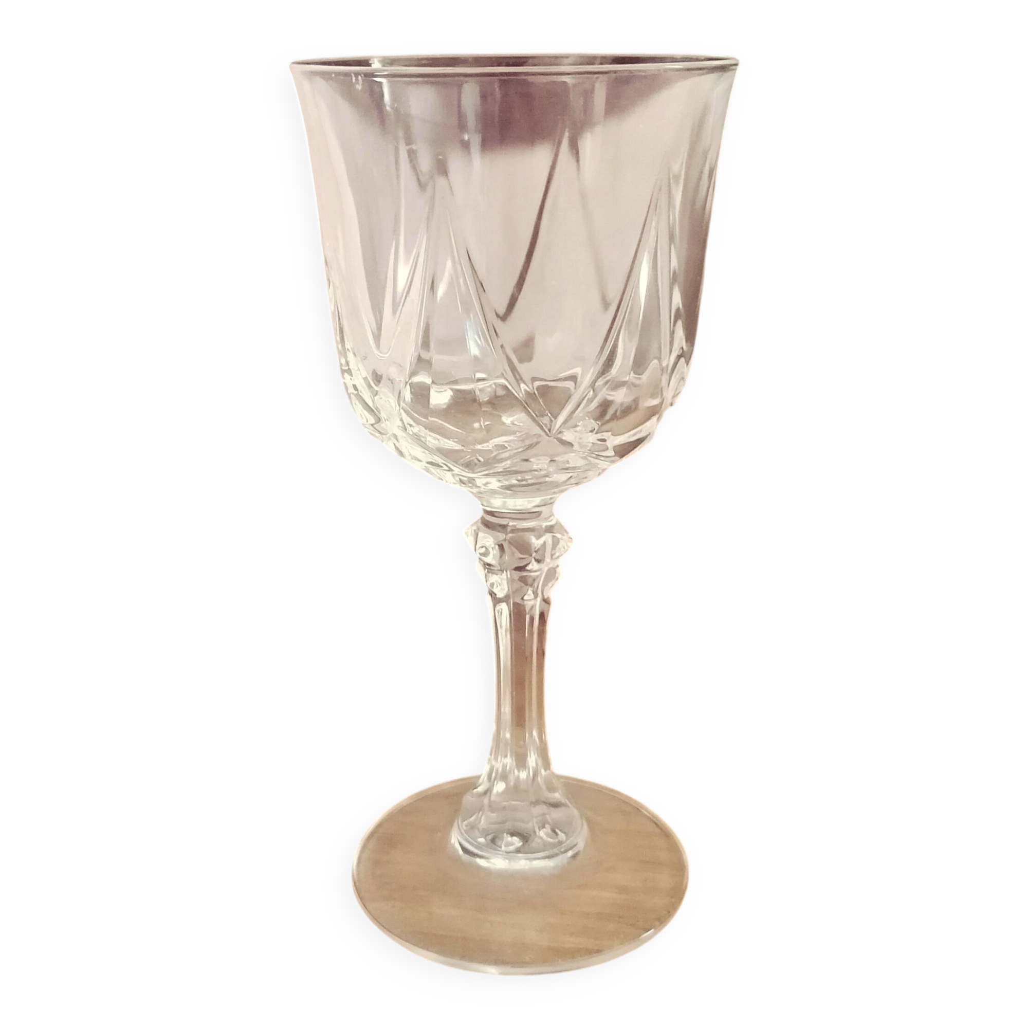 Many crystal glasses from Arques model Auteuil.