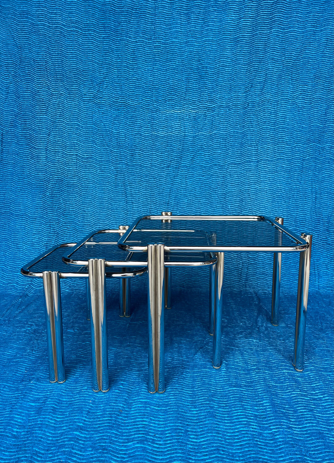 SET OF 3 NESTING TABLES WITH CHROME METAL DOUBLE BASE AND SMOKED GLASS