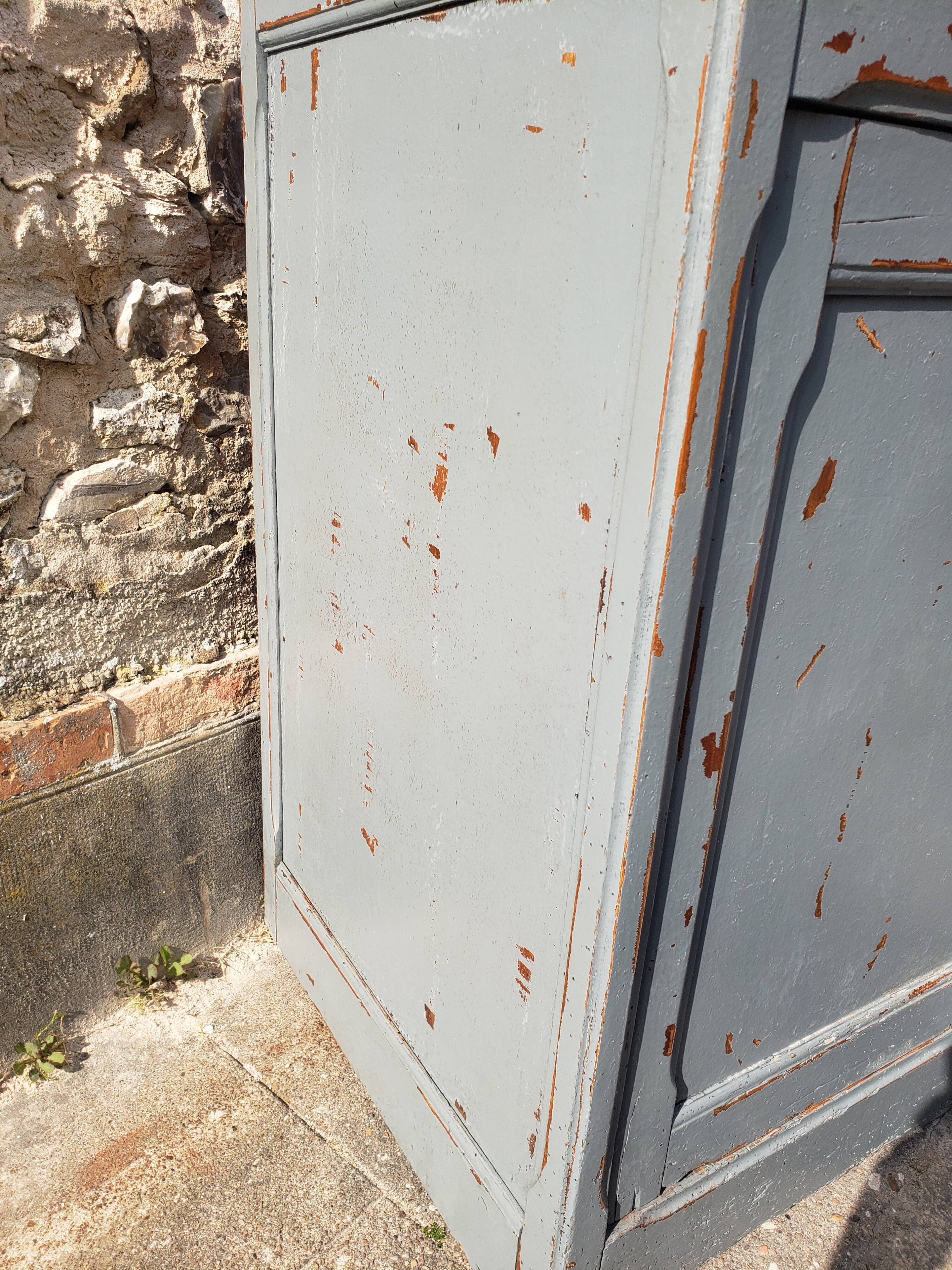 Slate and raw Parisian buffet