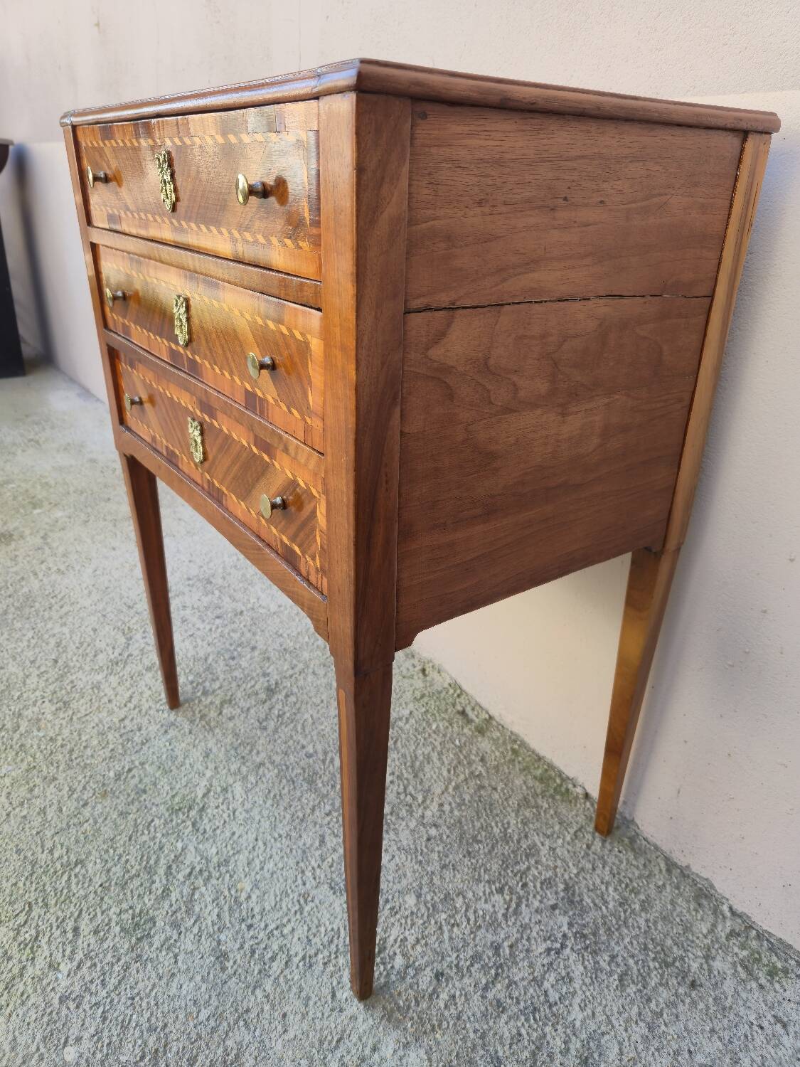 Commode Chiffonnier d'époque Louis XVI en marqueterie