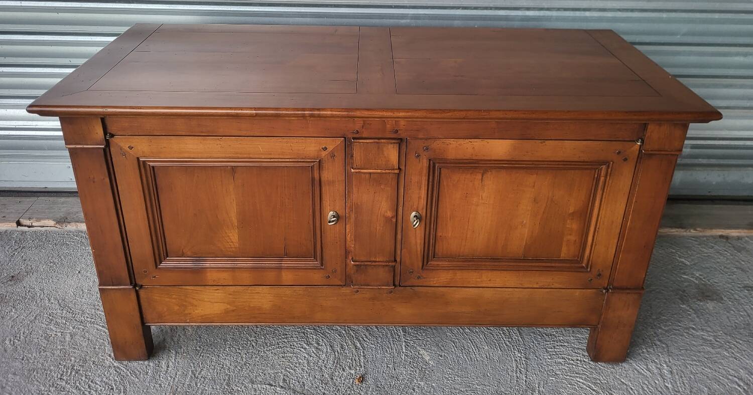Buffet bas, bahut en bois massif chevillé