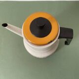 Cafetière émaillée vintage fleurie. Couleurs orange, marron, jaune et vert.
