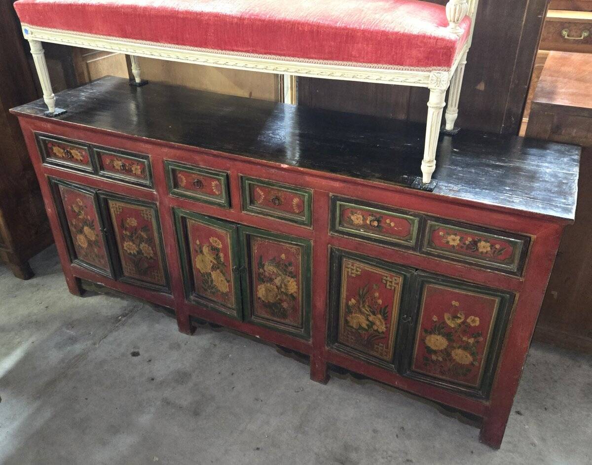 Asia 19th century: Very large lacquered wooden enfilade.