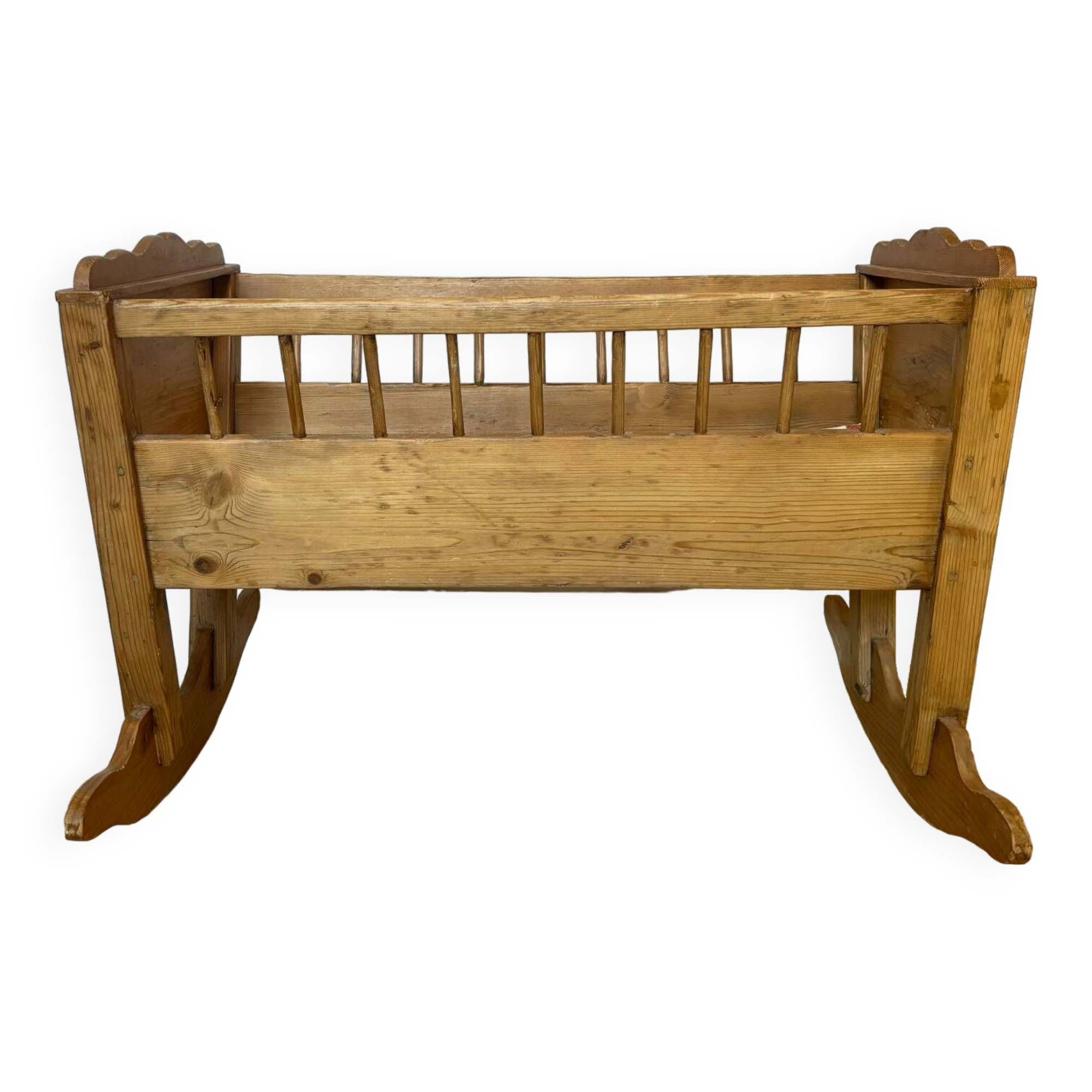 Lit bébé ancienne à bois