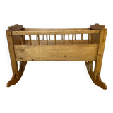 Lit bébé ancienne à bois