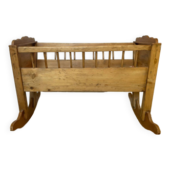 Lit bébé ancienne à bois