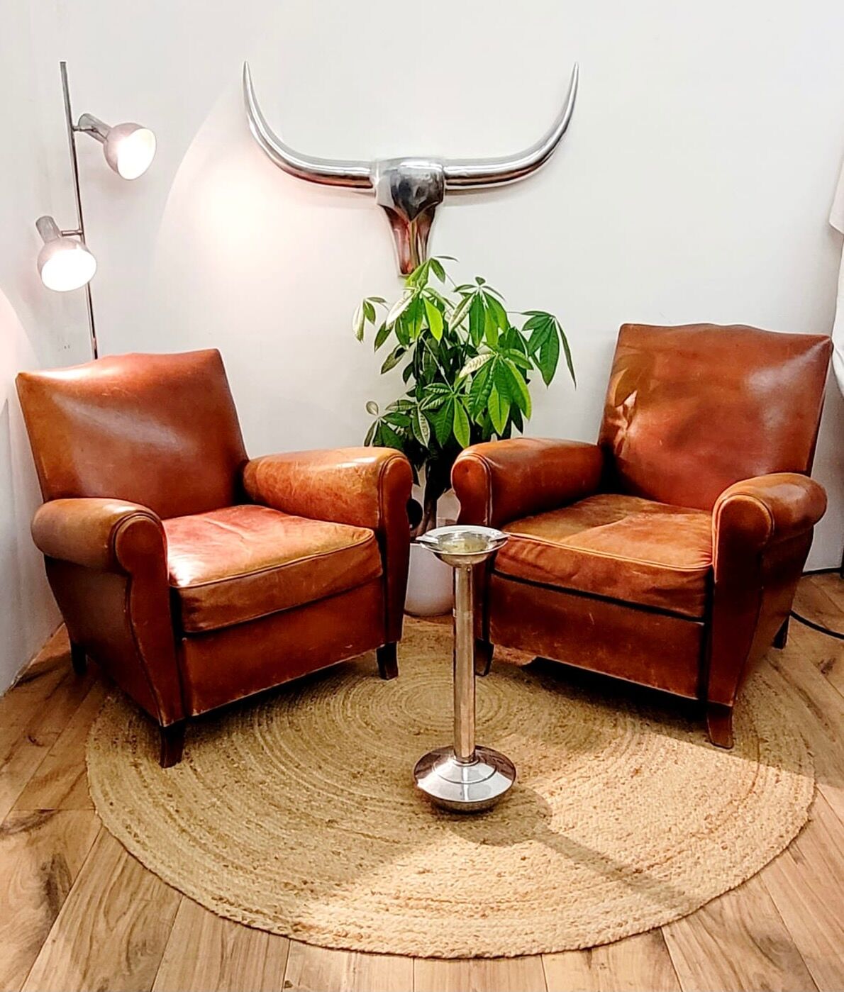 Pair of armchairs with club leather mustache