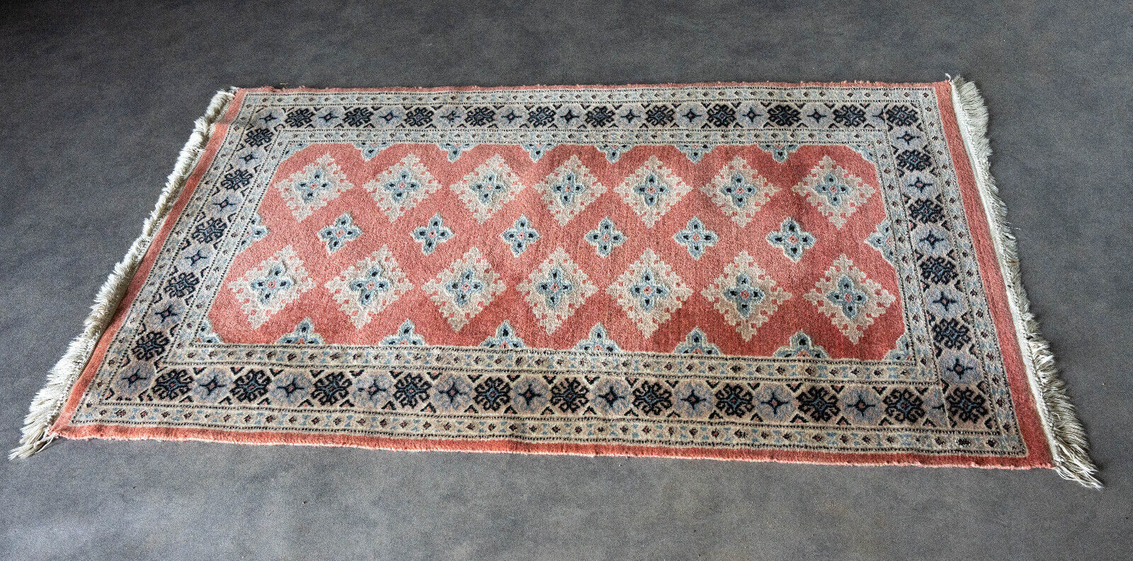 Handmade oriental carpet XXth Pink background 159 x 96 cm