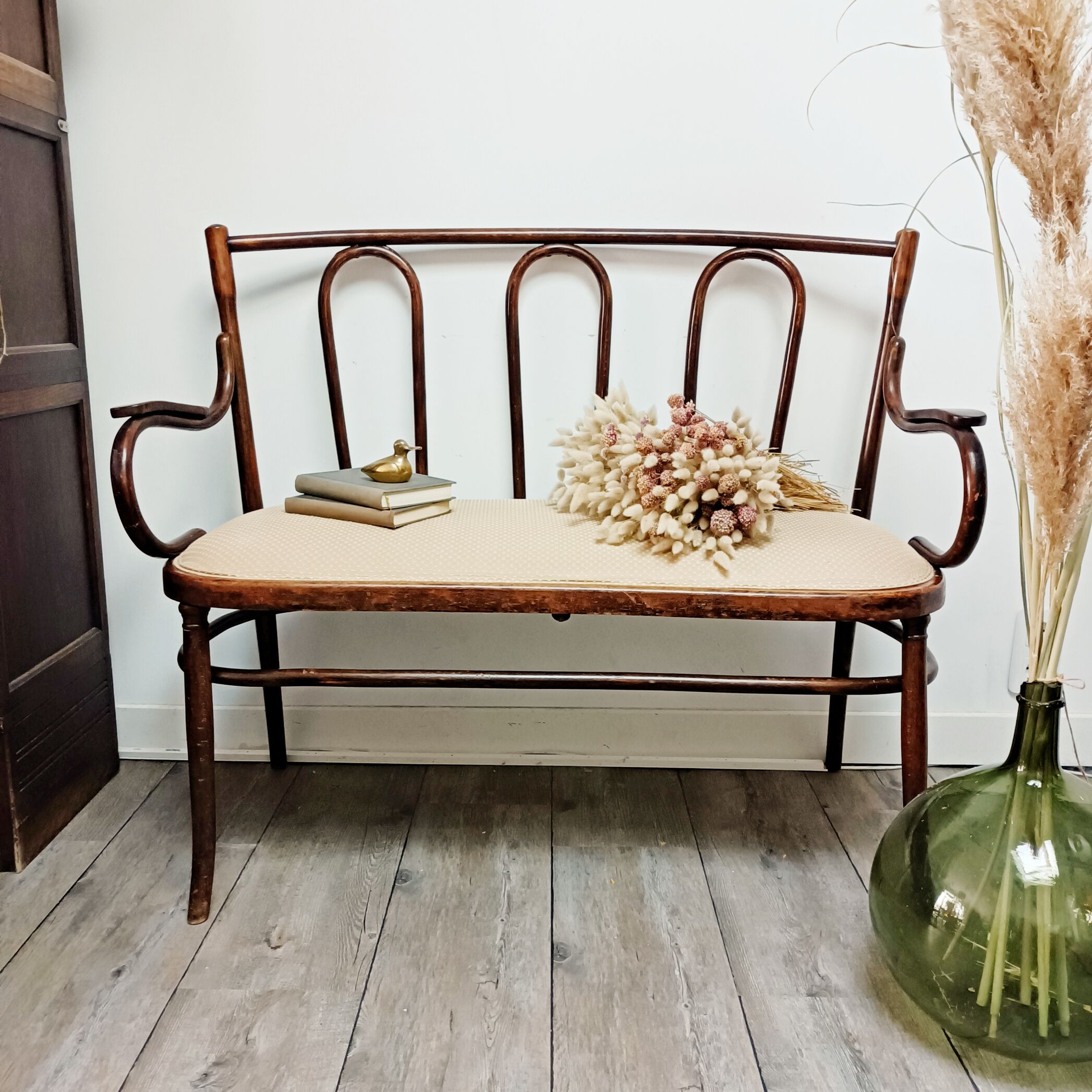 Sofa in curved wood Fischel