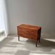 Commode en teck entièrement rénovée au design vintage des années 1960.