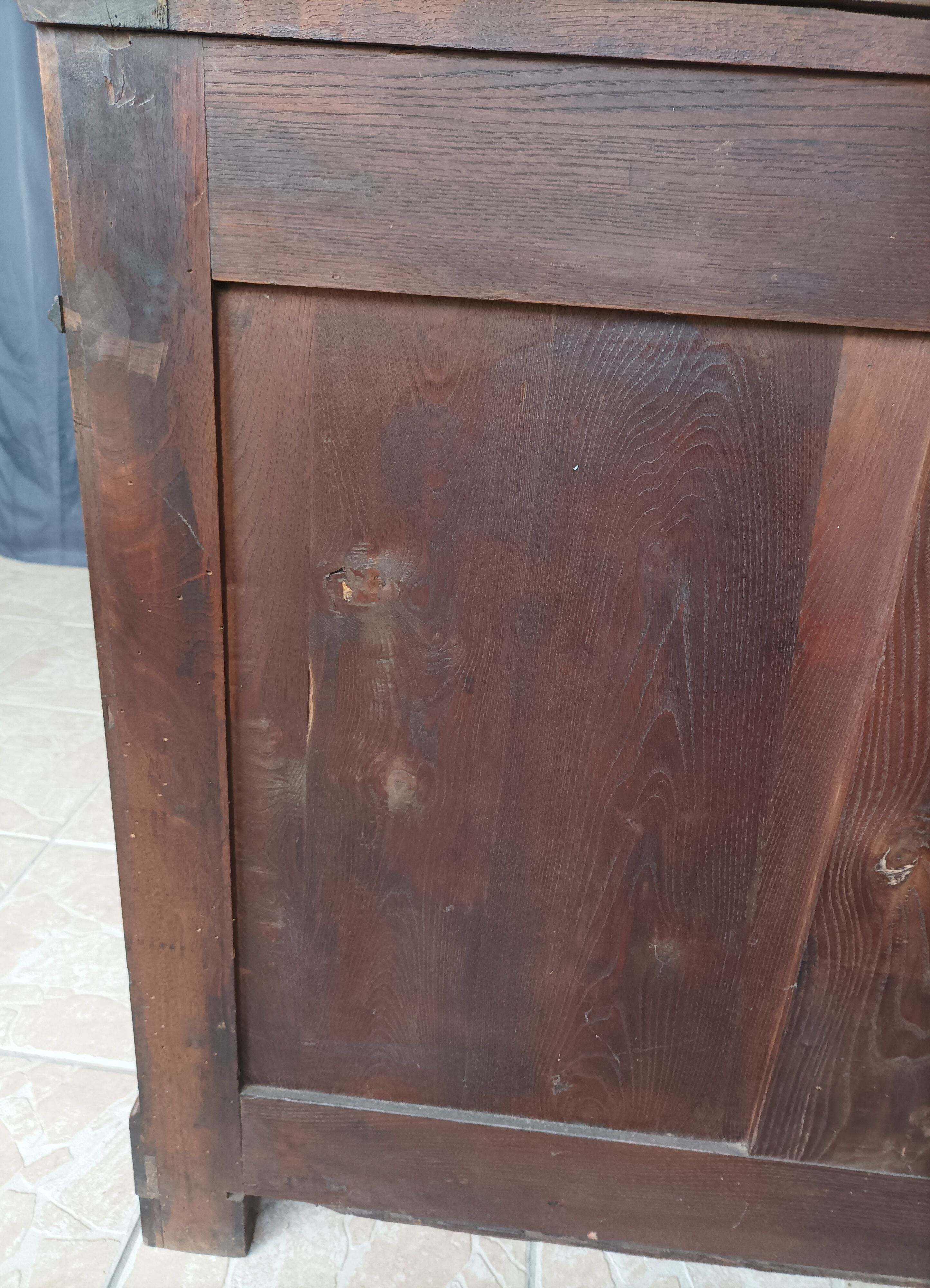 Louis Philippe chest of drawers in walnut bramble