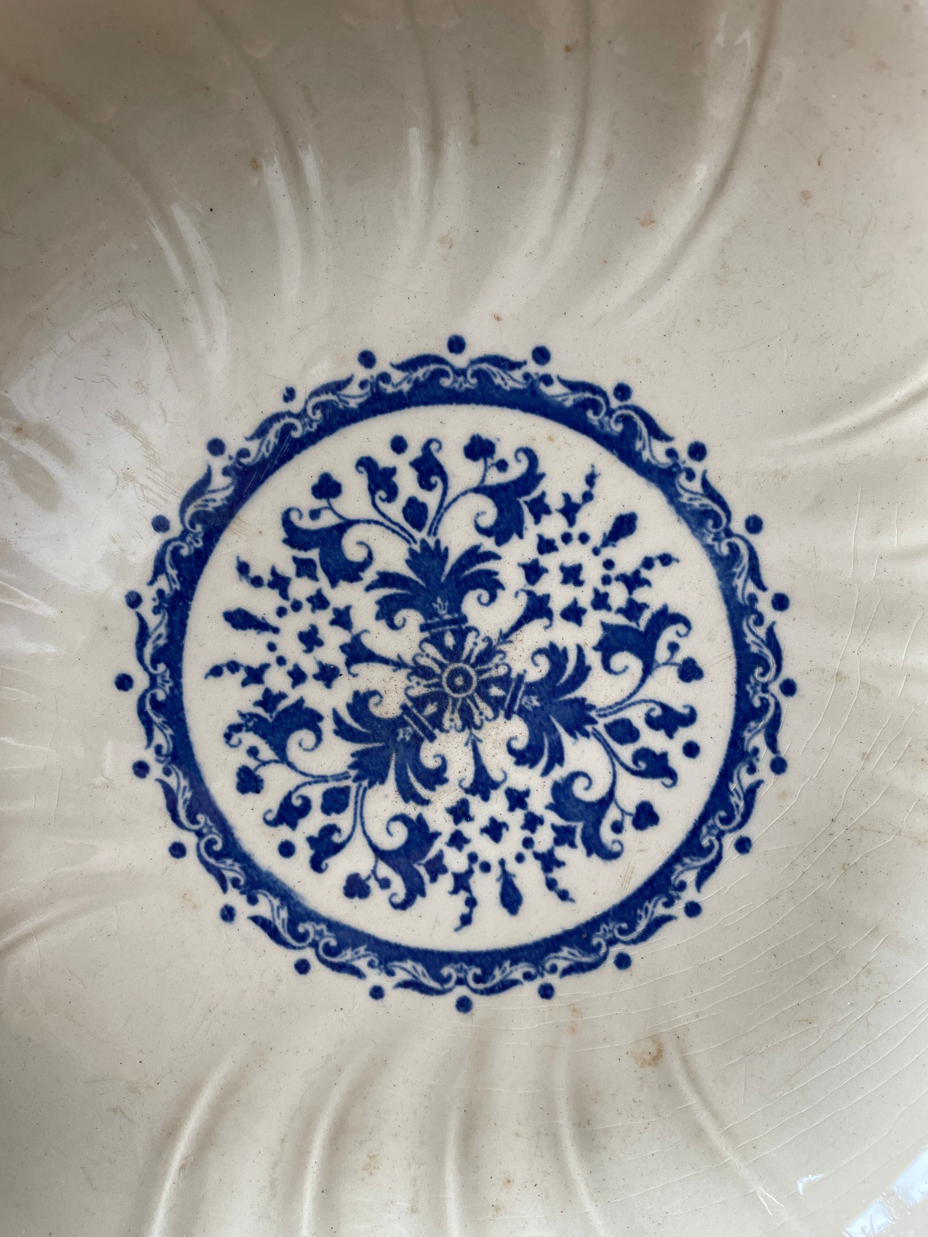 Round hollow dish nineteenth in gien earthenware