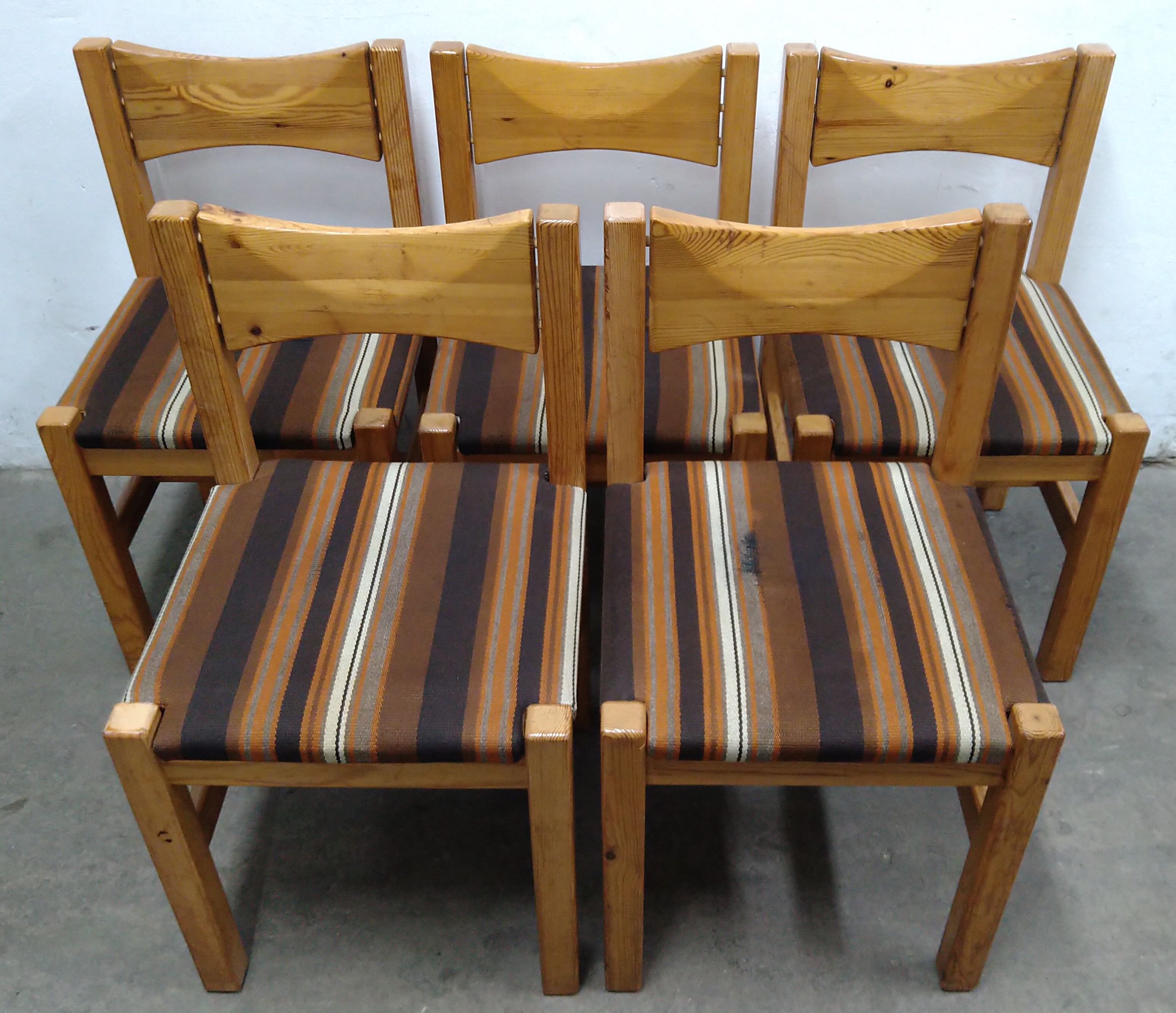 5 chaises hongisto conçues par ilmari tapiovaara en 1963