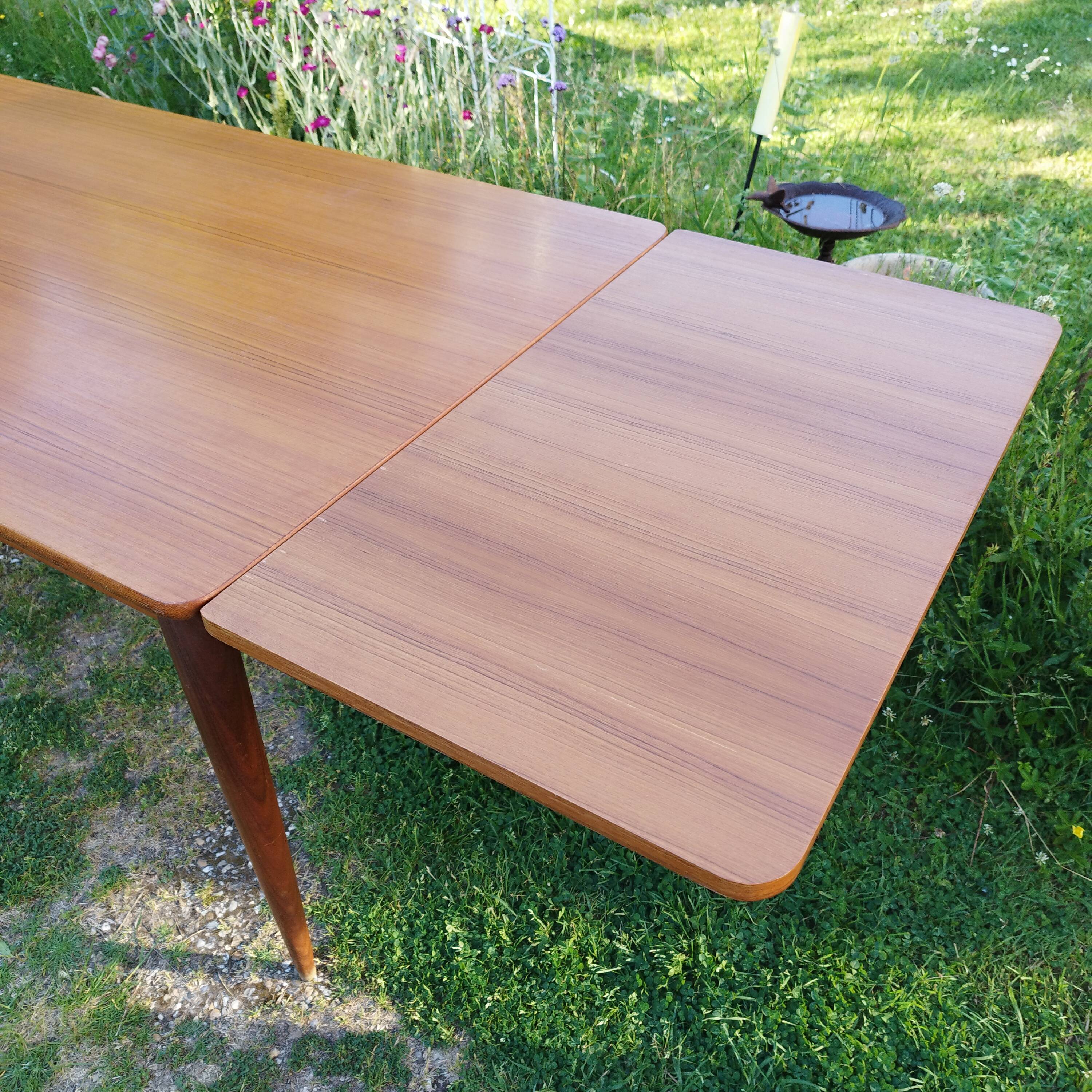 Table scandinave en teck