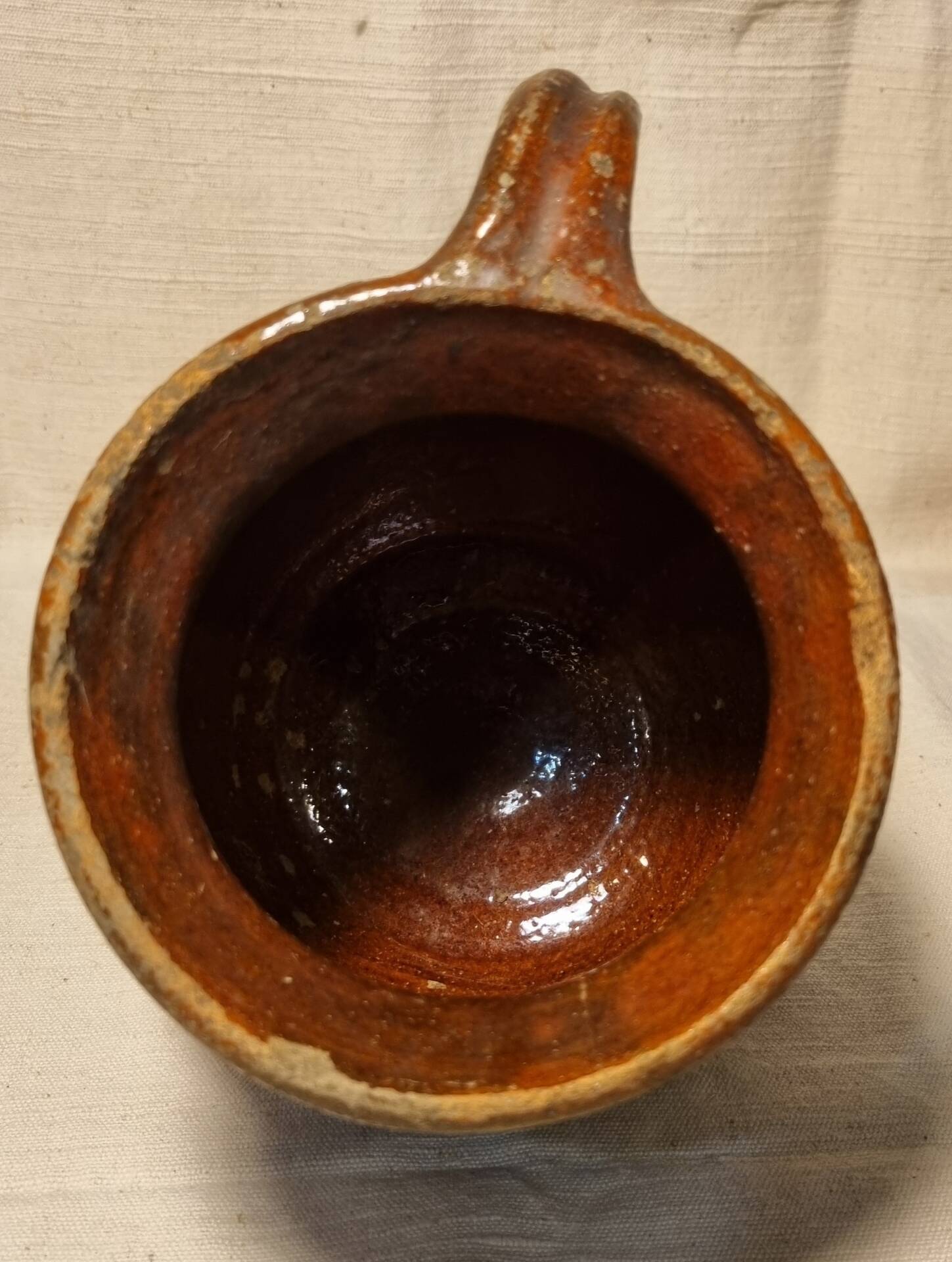 Tripod pot