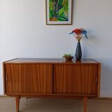 Buffet moderniste des années 1970