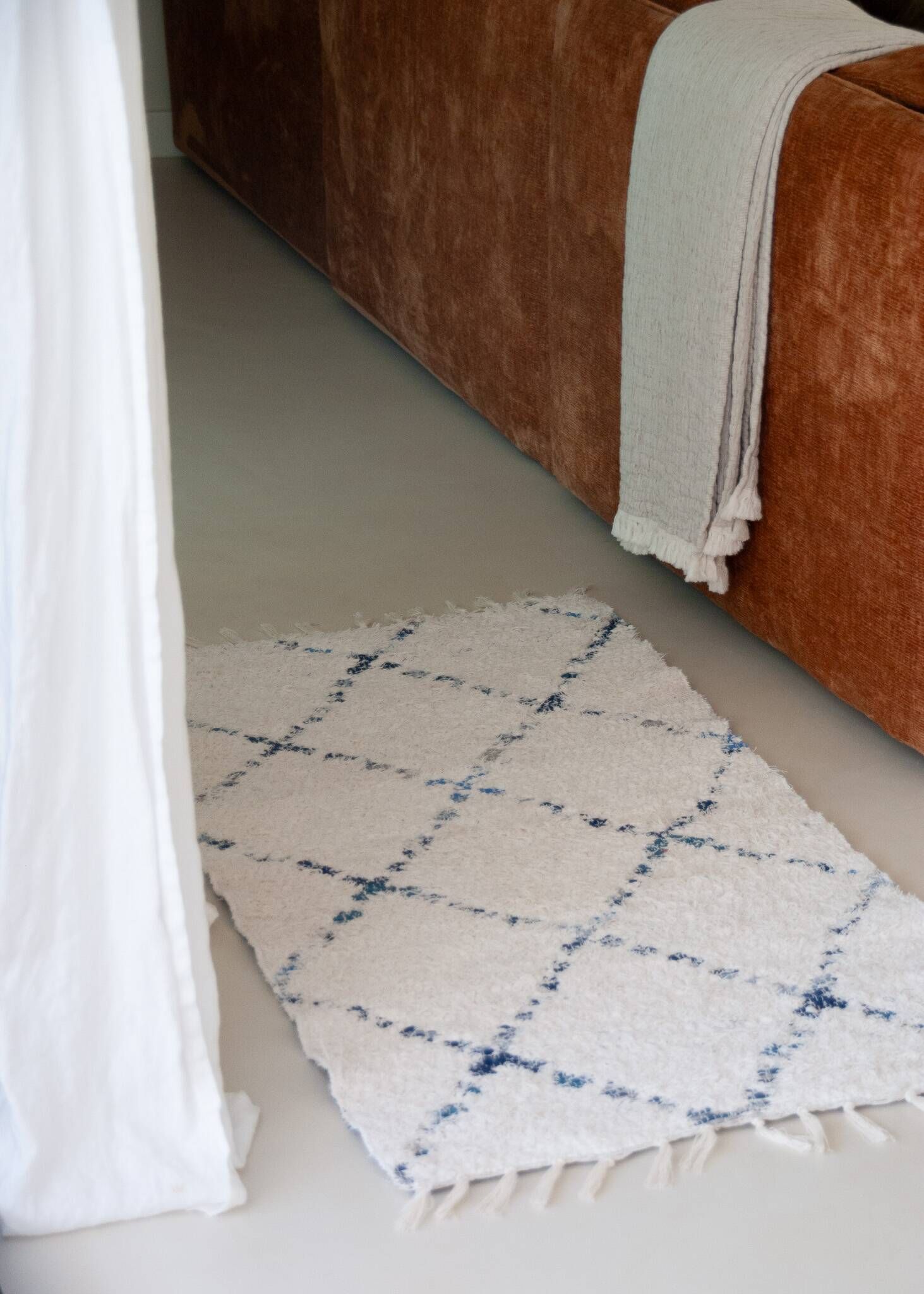 Tapis artisanal en coton recyclé - Réversible - Bleu et ecru