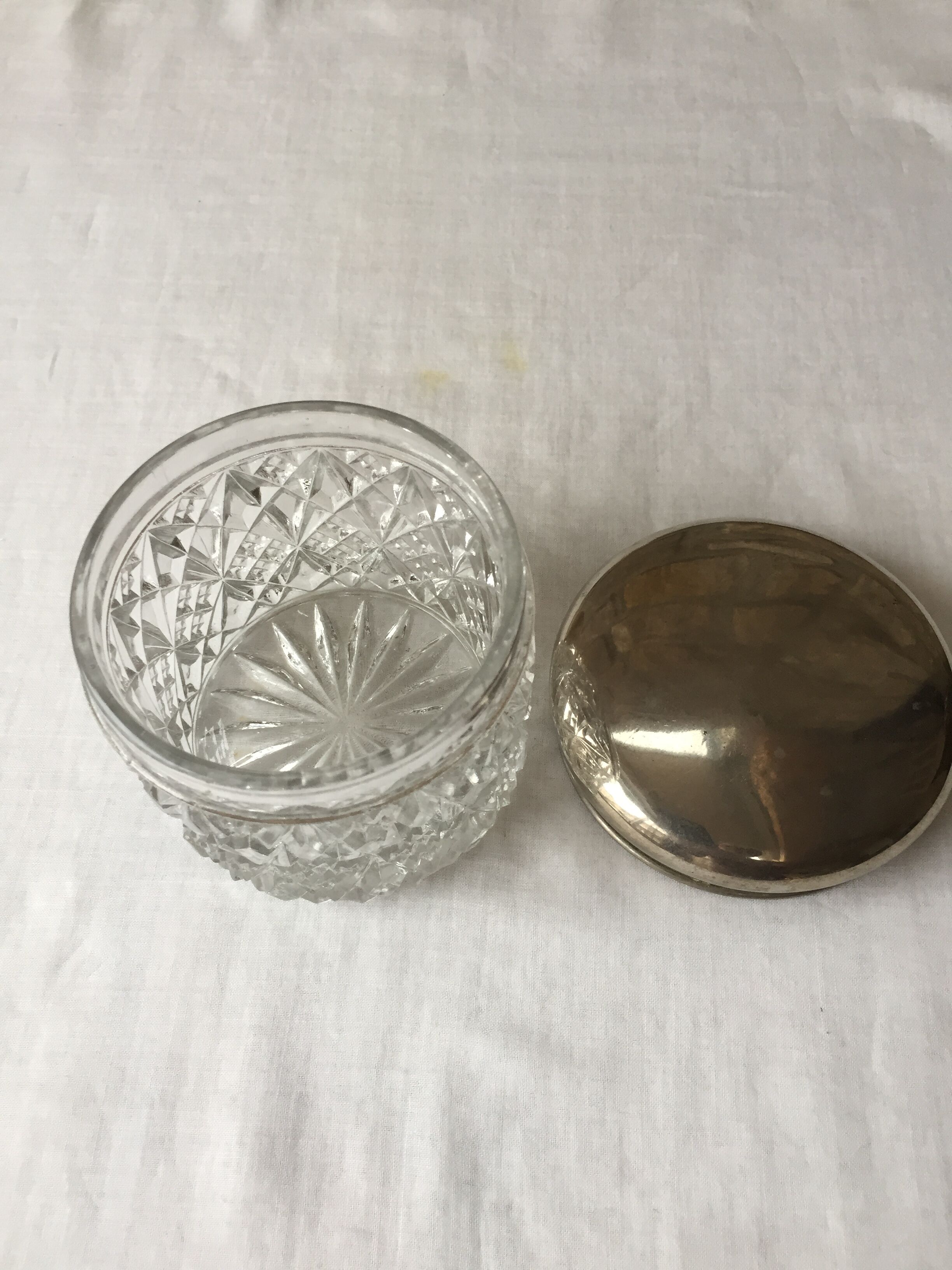 Boîte en verre et métal