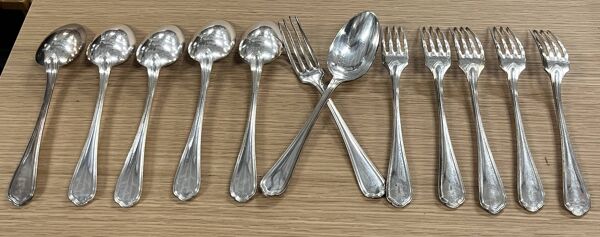 Lot de 12 couverts signé Christofle modèle Spatours en métal argenté