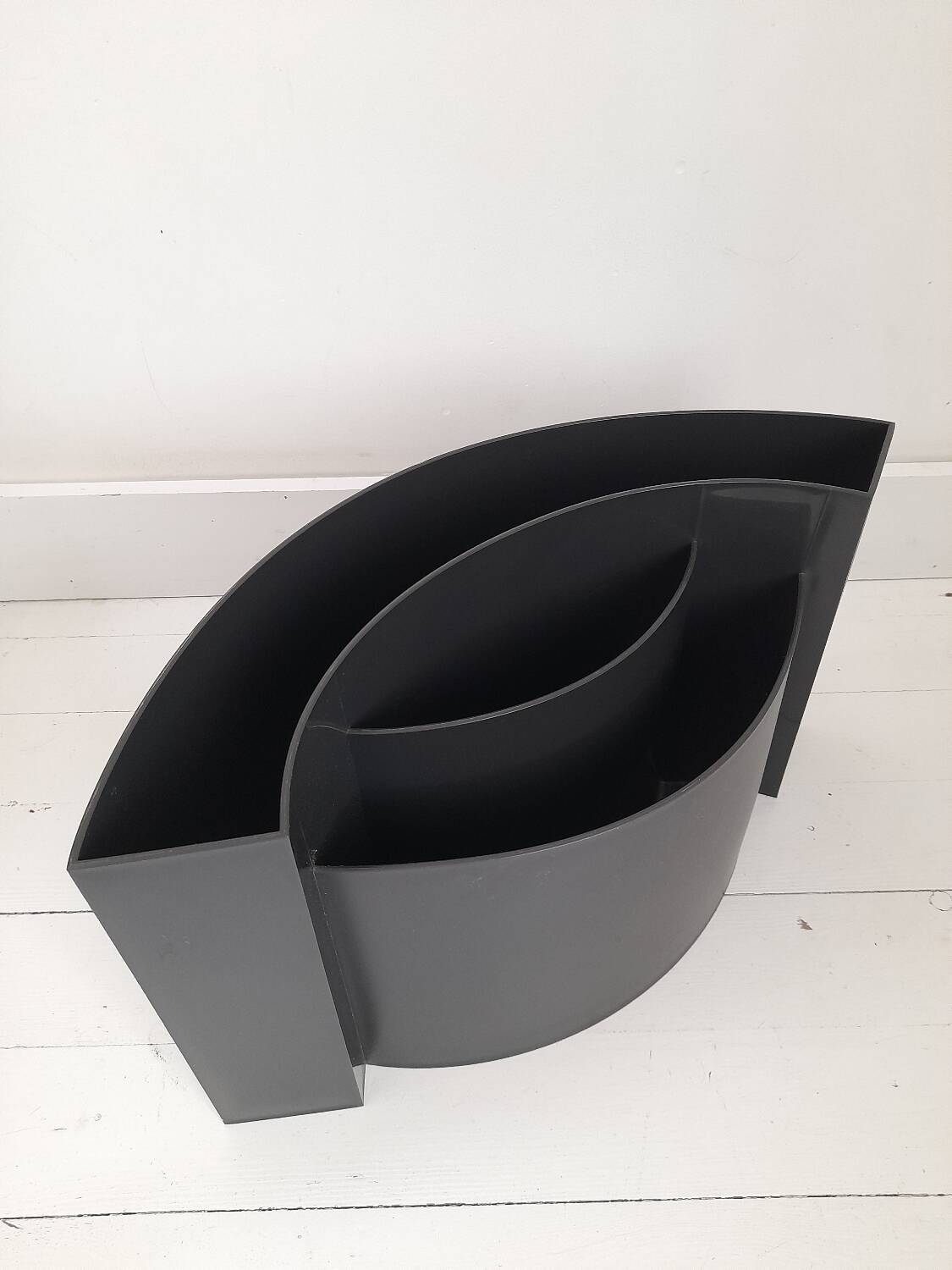 Wave magazine rack by Maier-Aichen 90s