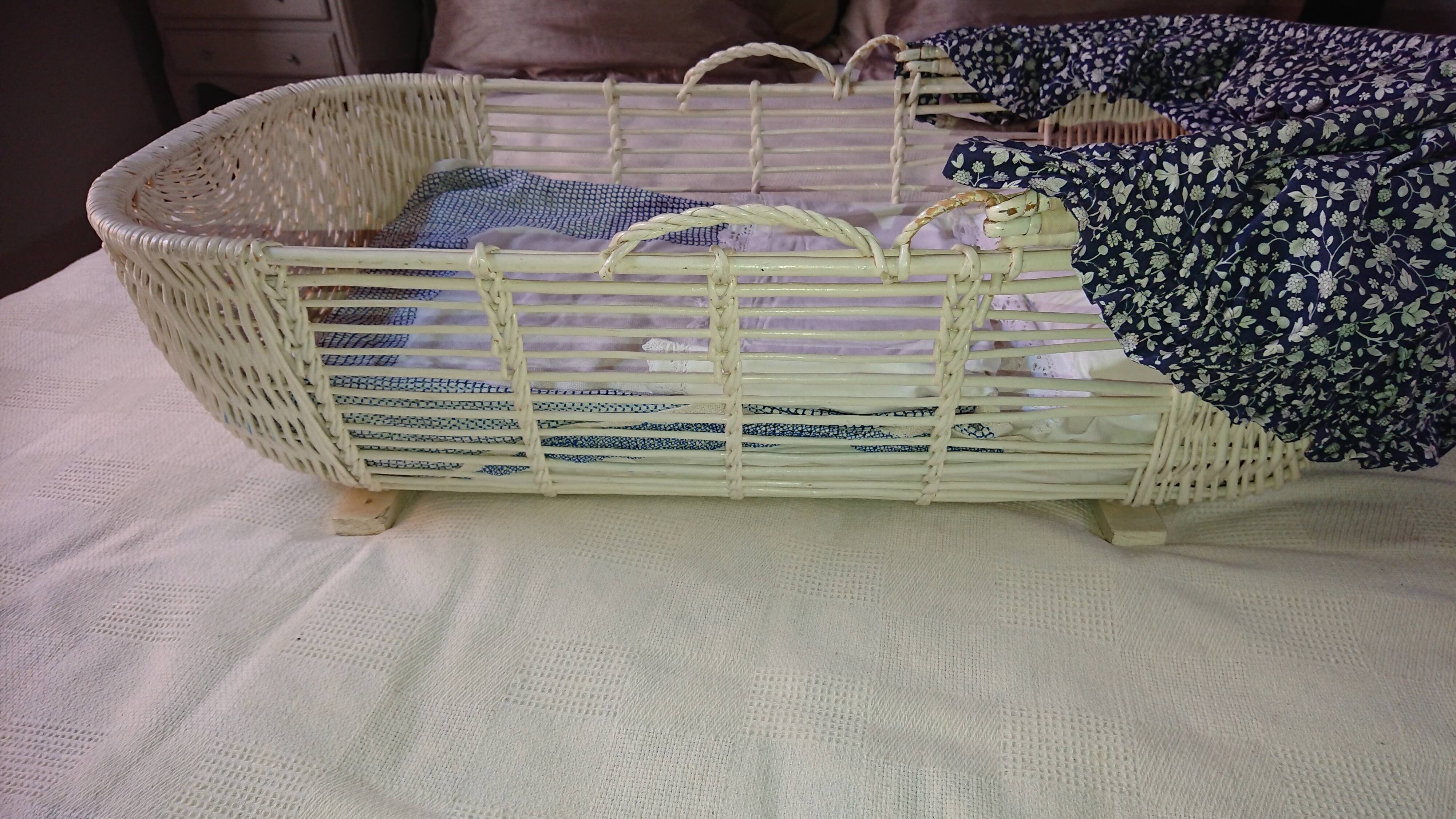 White rattan baby bed bassinet France 70's
