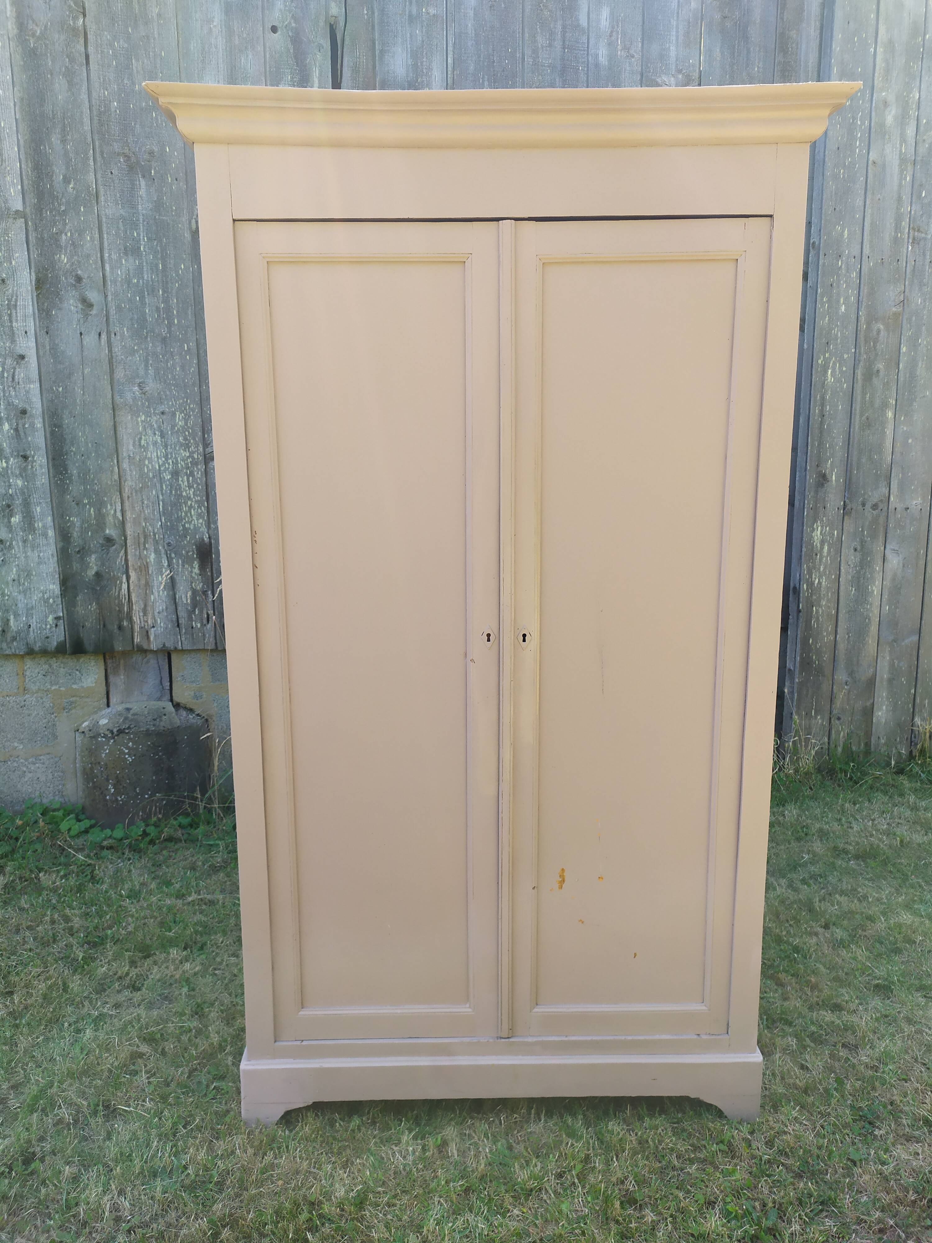 Armoire parisienne