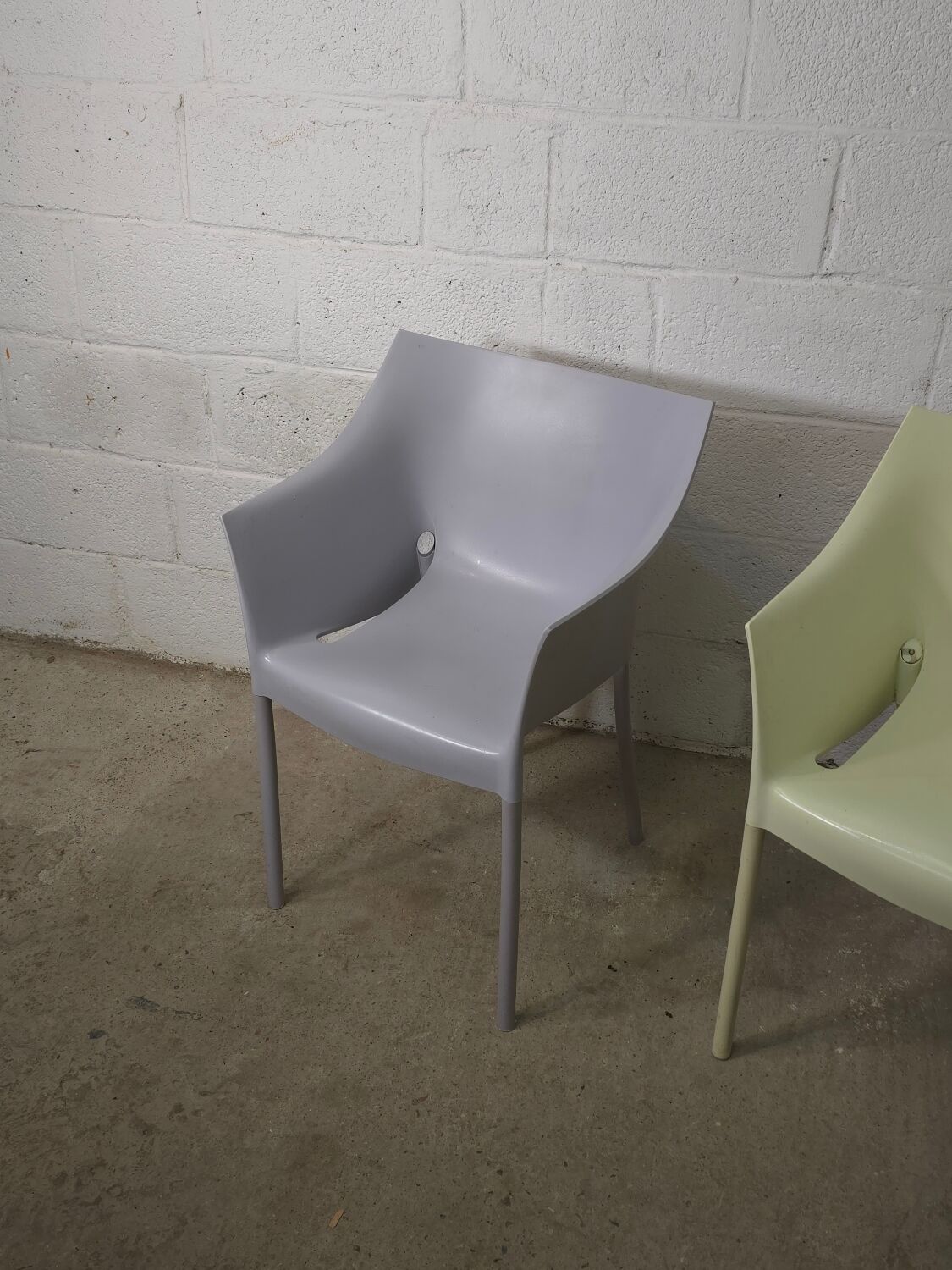 Paire de chaises petits fauteuil Kartell Dr. No Philippe Stark