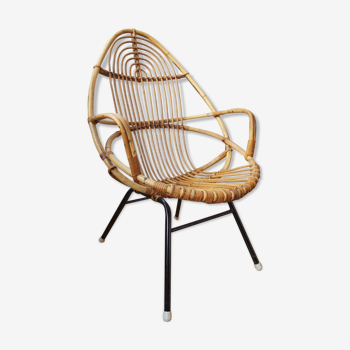 Armchair in rattan with metal feet