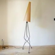 Sculptural tripod floor lamp in wrought iron, François Liguori