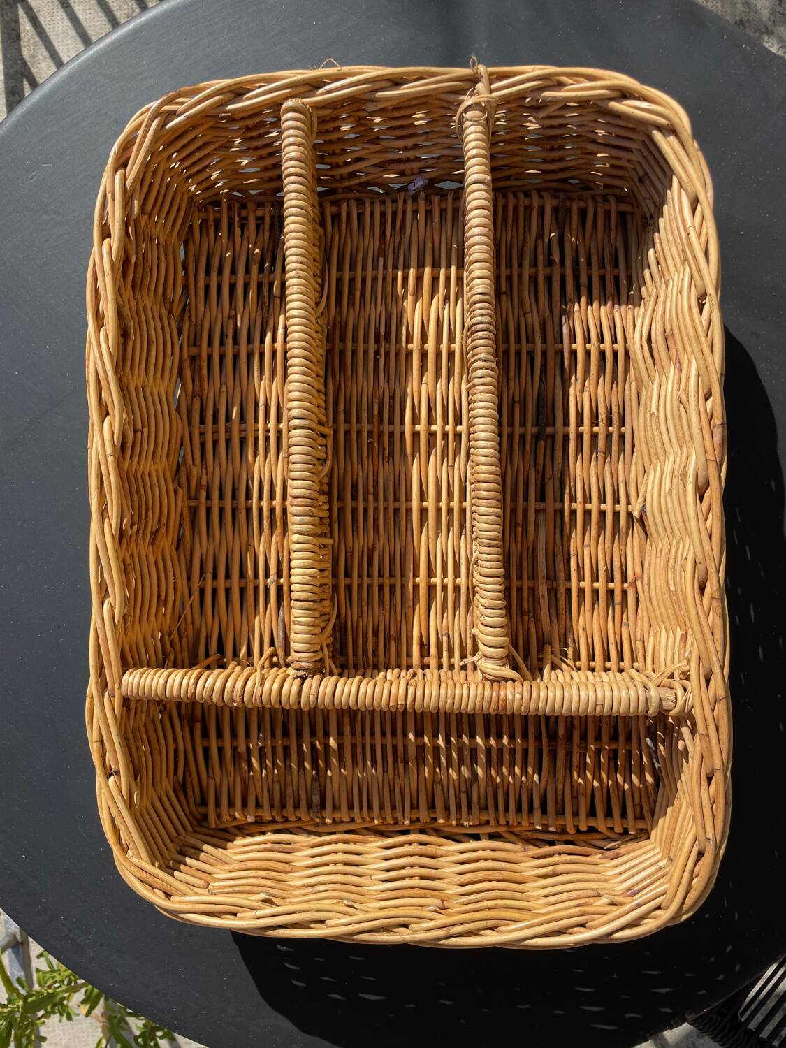 Cutlery storage basket