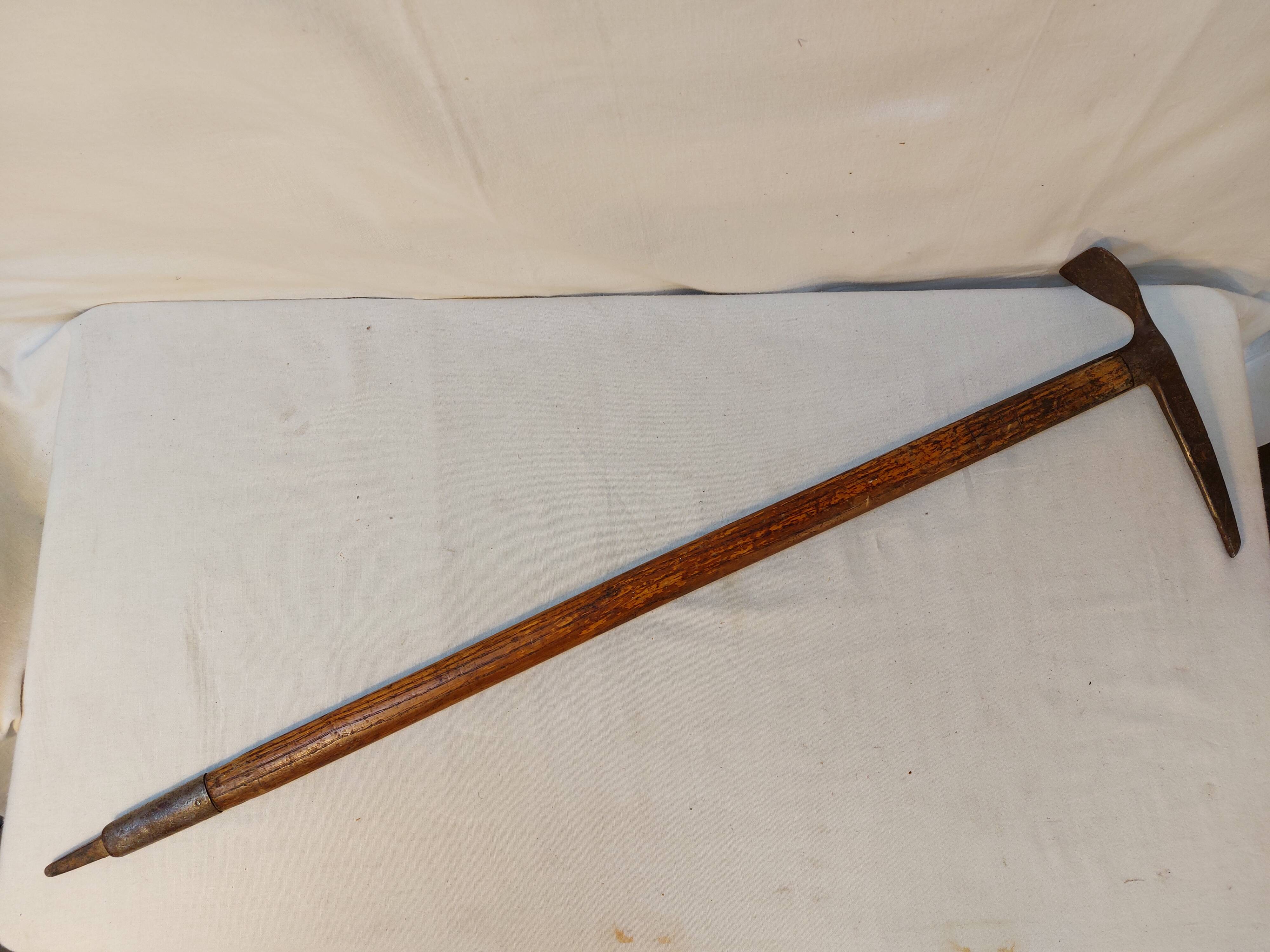 Ancien Piolet de montagne Claudius Simond Chamonix Mont-Blanc 83 cm