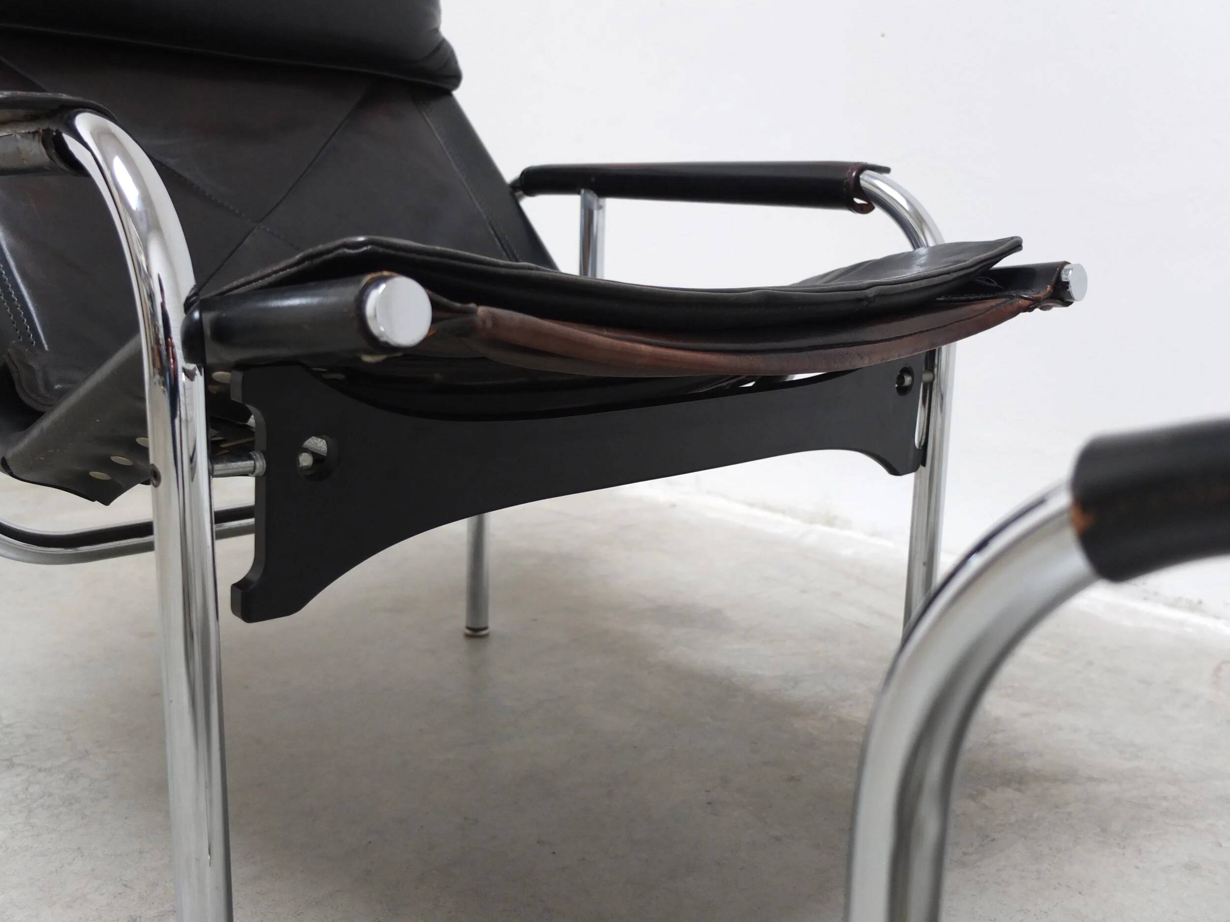 Fauteuil inclinable 'HE1106' avec repose-pieds par Hans Eichenberger pour Strässle, 1978