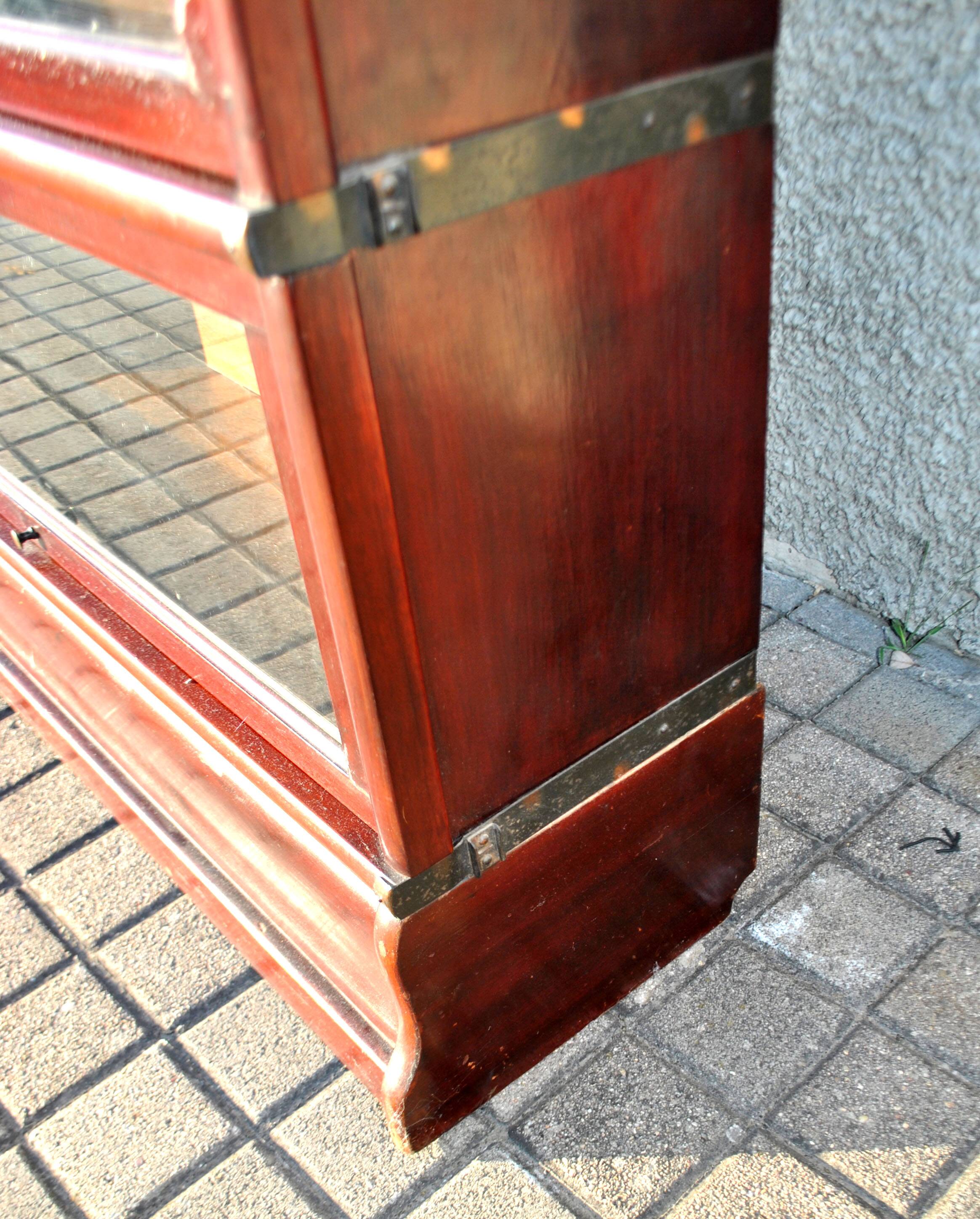 Mahogany glass-fronted bookcase THE GLOBE WERNICKE LONDON 1900, a piece of furniture