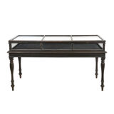 Glazed presentation table with dark wood