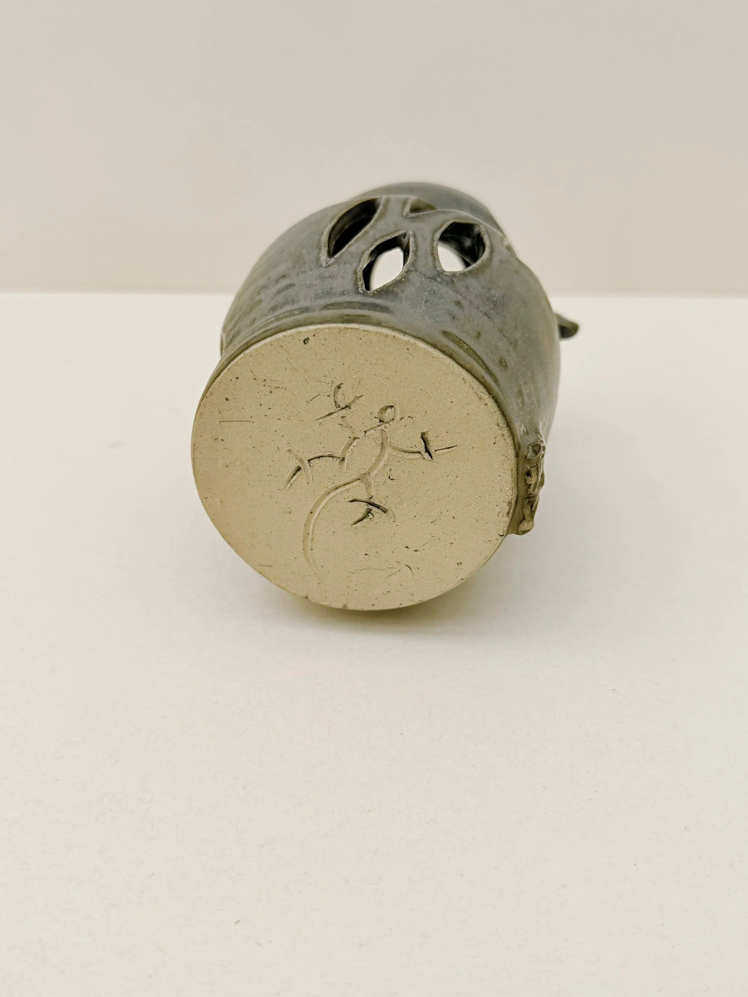 Photophore "chouette" en céramique, signé