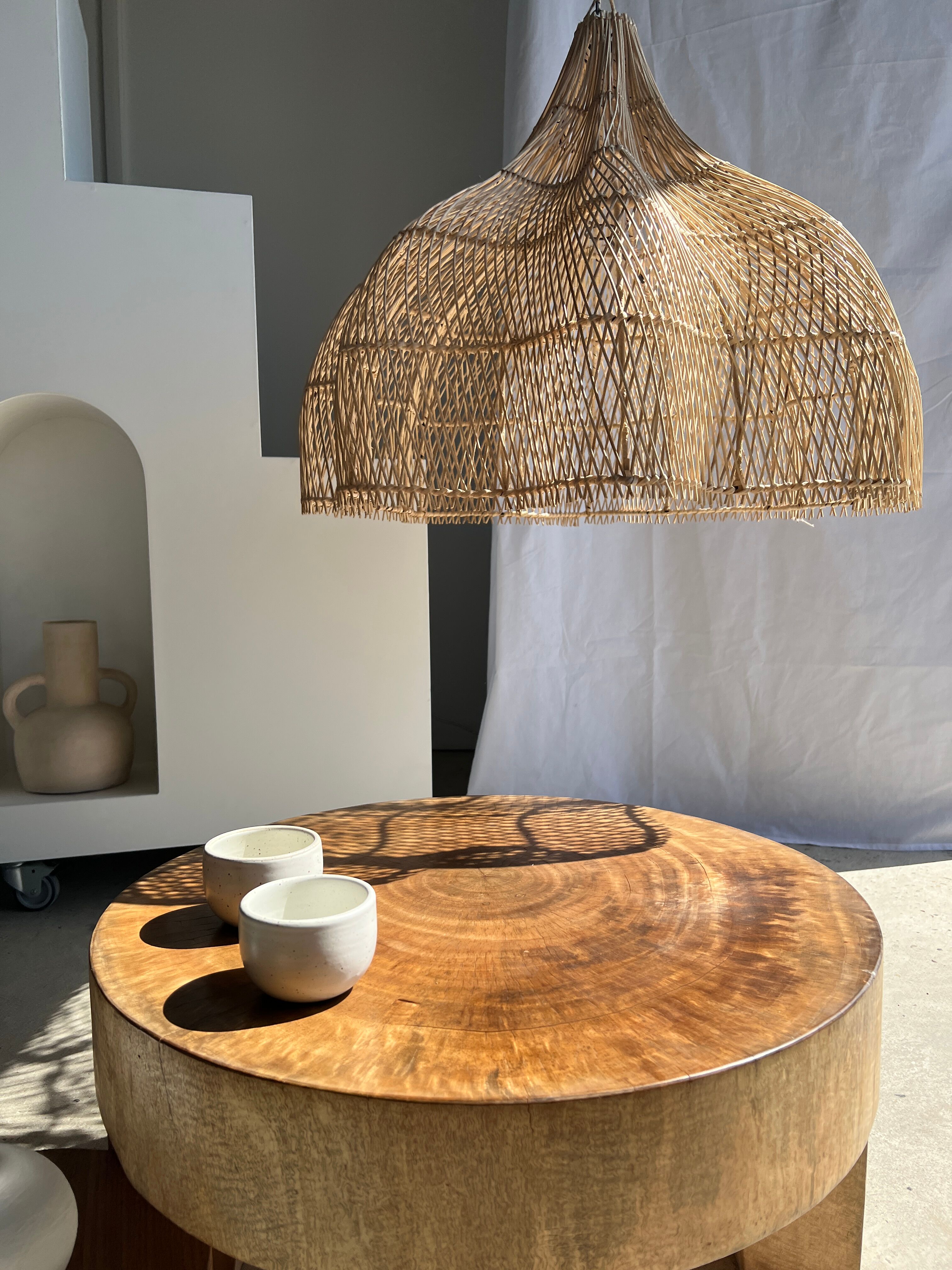 Quadripod coffee table in solid wood monoxyl natural color (dark)