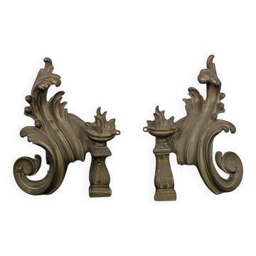 Paire de chenets rocaille en bronze de style Louis XV