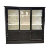 Ancienne vitrine de dispensaire