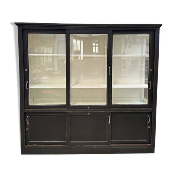 Old dispensary showcase