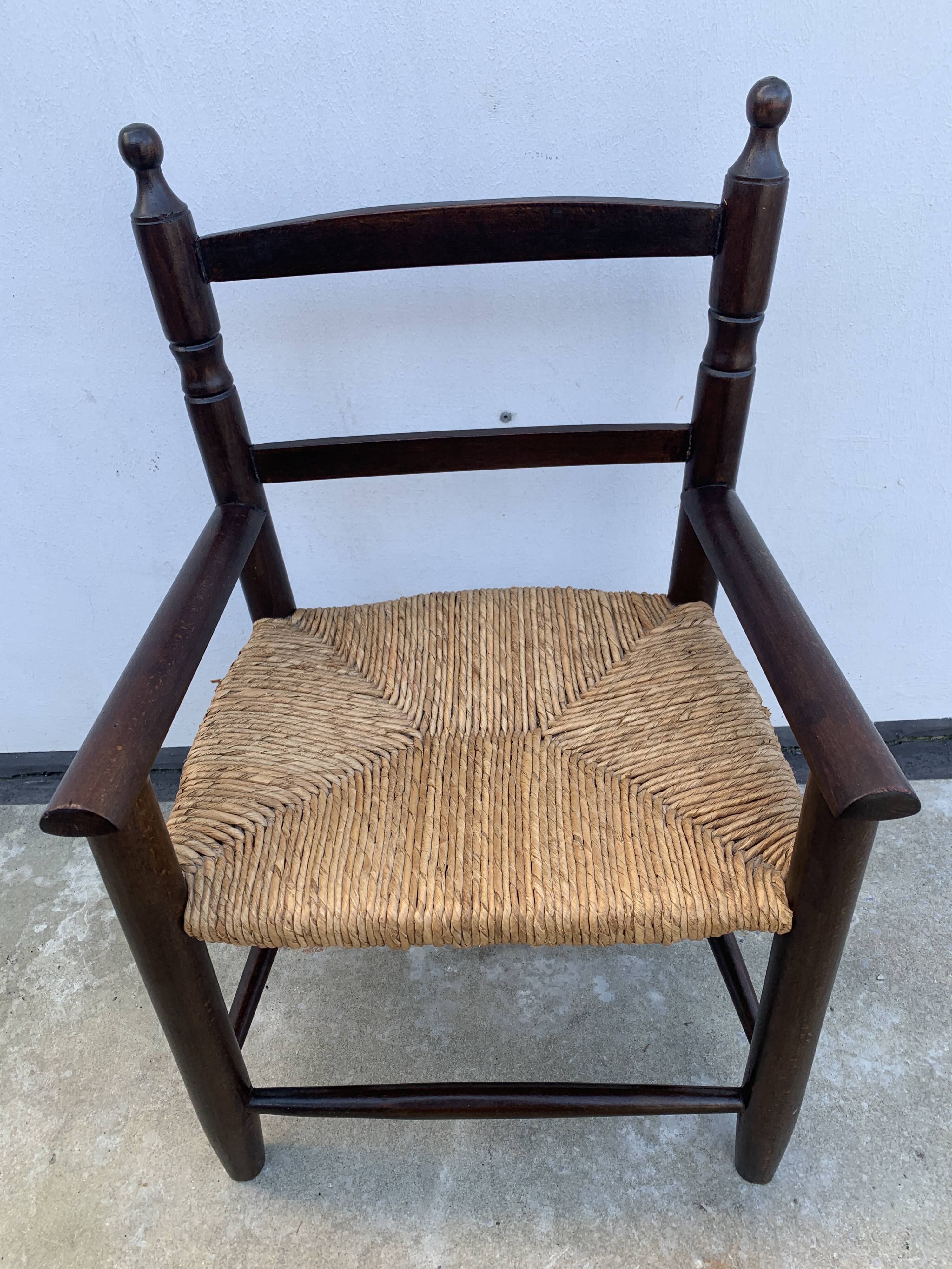 Fauteuil en bois et paille pour enfant
