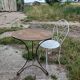 Table et chaise anciennes