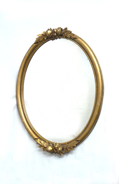 Oval mirror in gilded wood