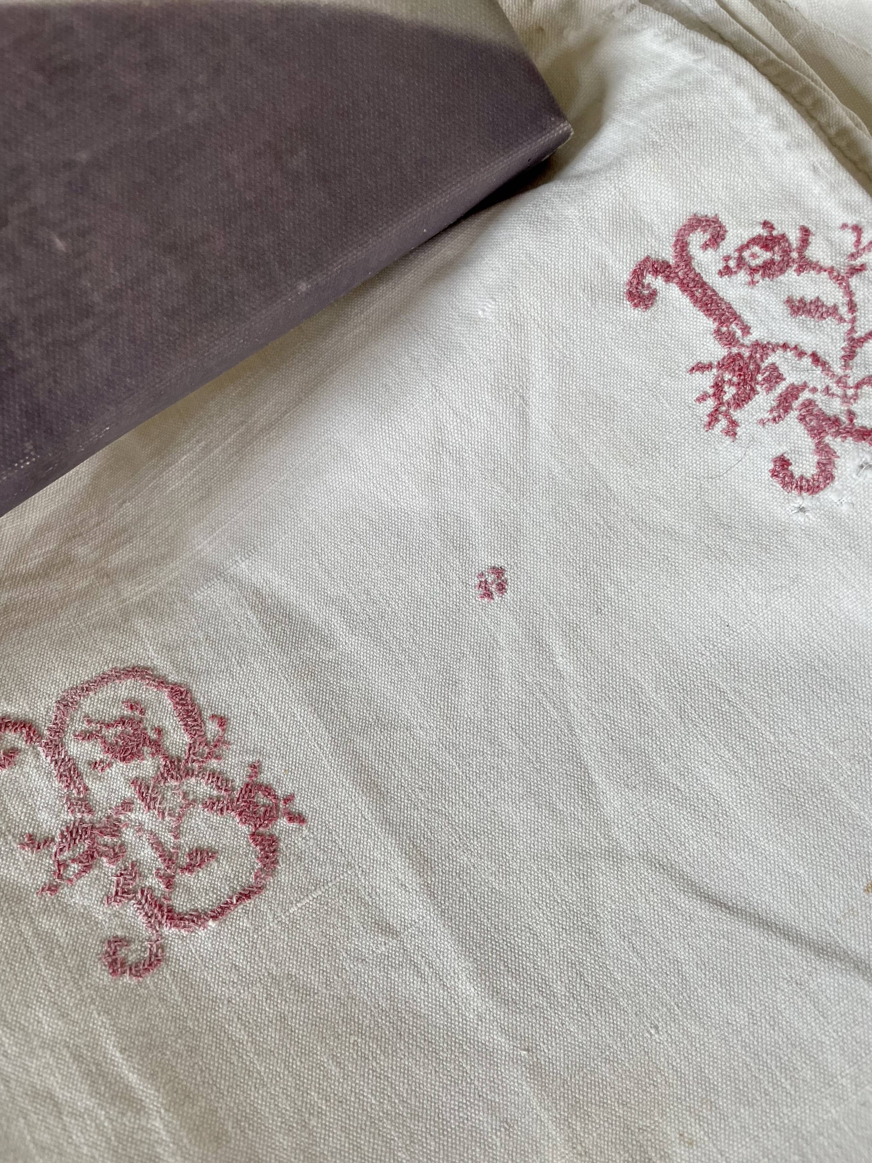 Antique sheet in embroidered hemp linen