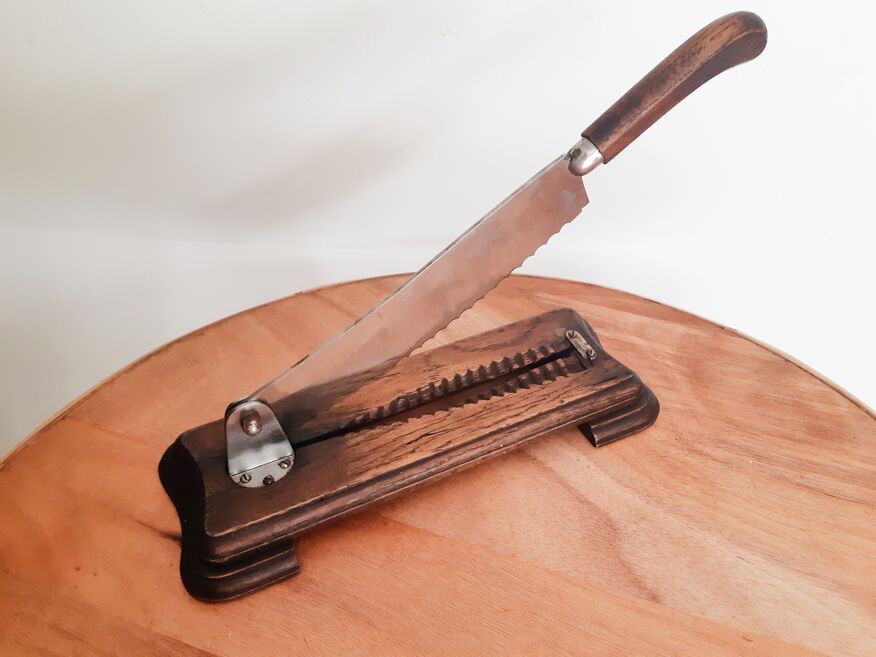 Coupe pain antique en bois , trancheuse , planche à couper | Selency