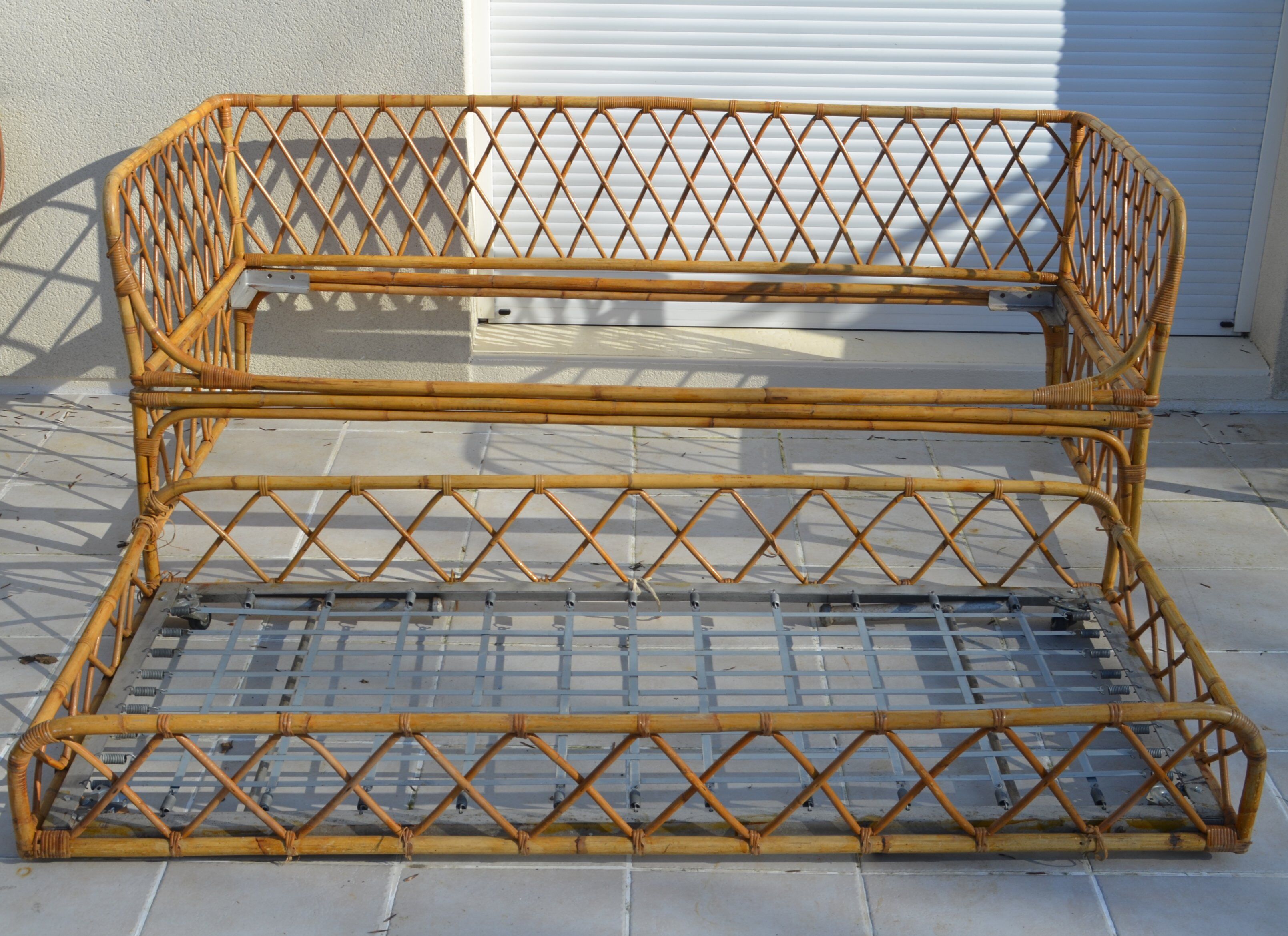 Bed rattan with extra bed
