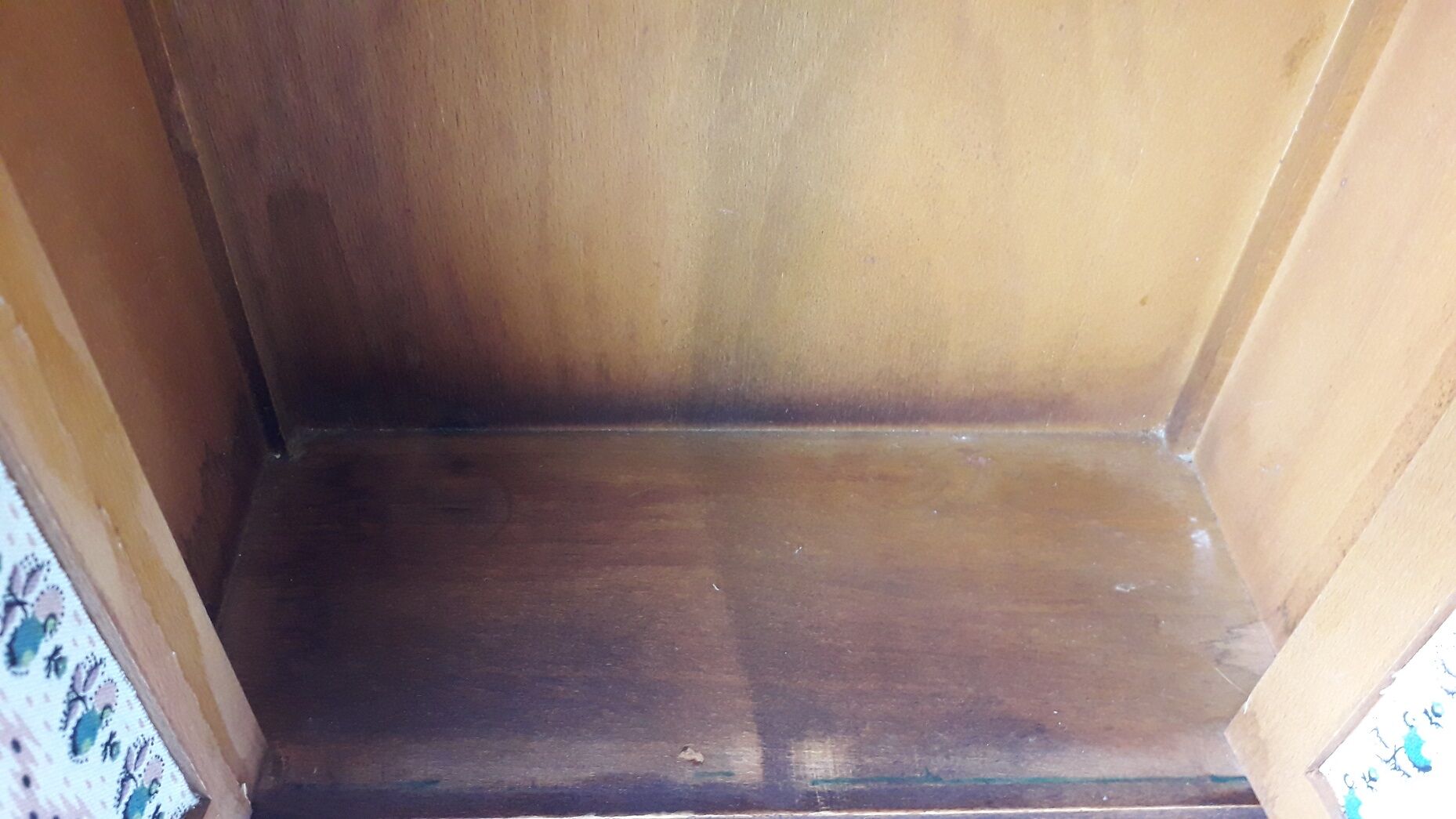 Armoire de poupée en bois