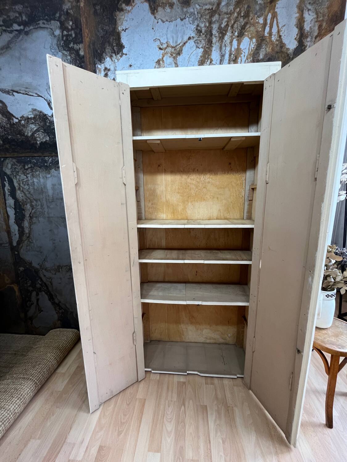 Parisian workshop cabinet