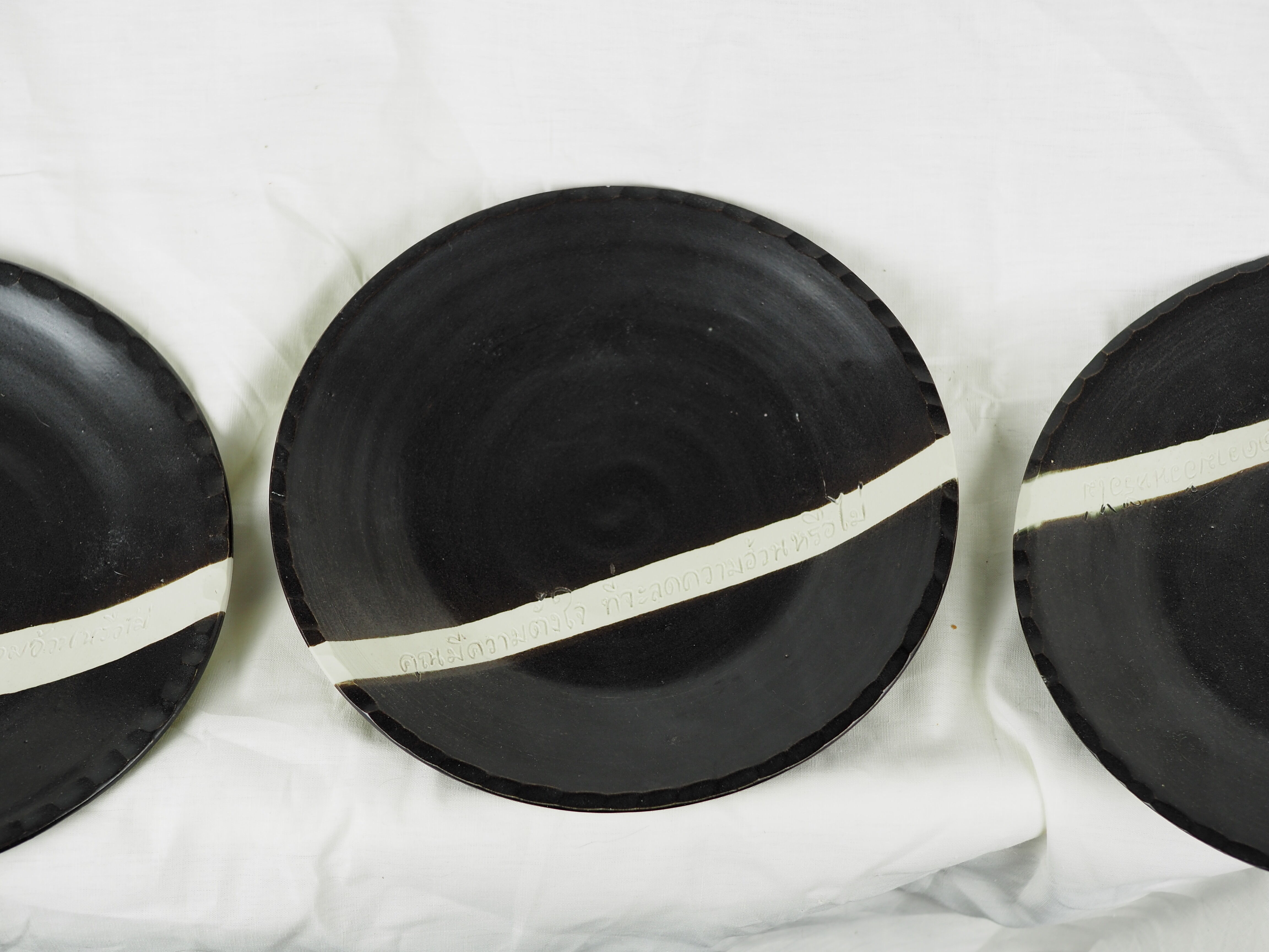 Set of 4 black and white sandstone plates - Fabienne Jouvin - 90s