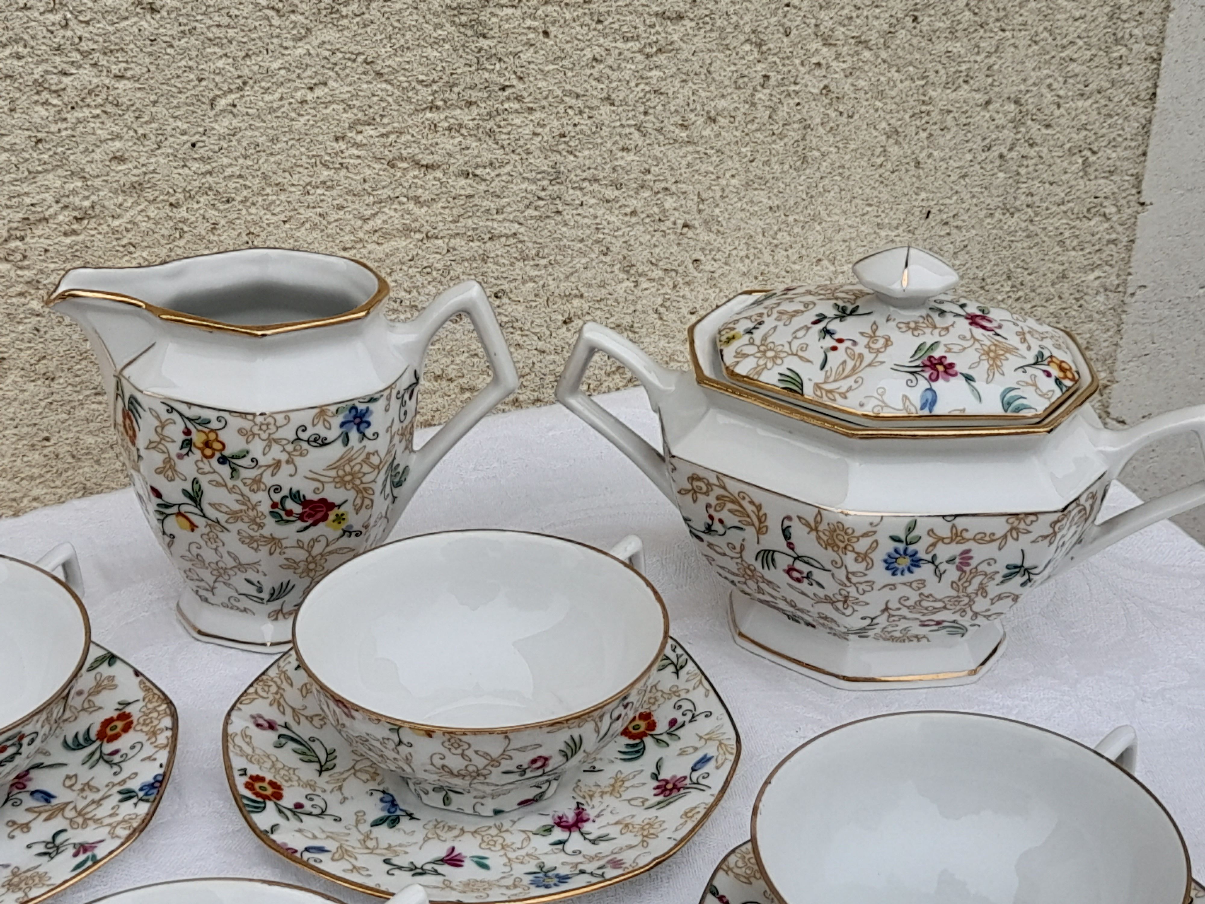 Lourioux Foecy porcelain tea set 12 cups, a sugar bowl and a crèmier
