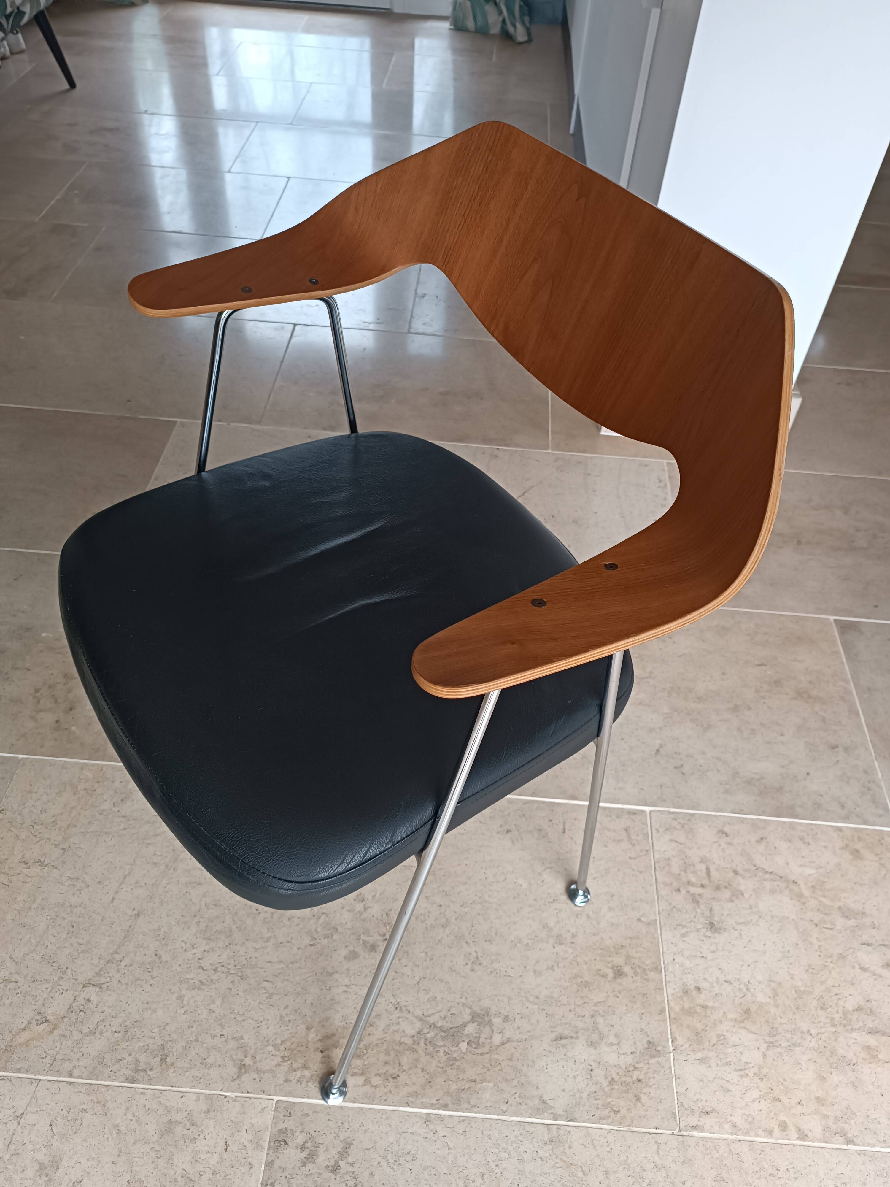 Chaises 675 Robin Day pour Habitat